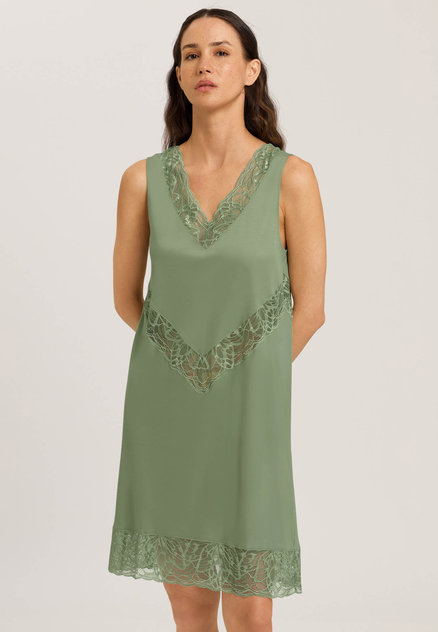 Ночная сорочка на широких бретелях. Цвет Оливковый (072718)