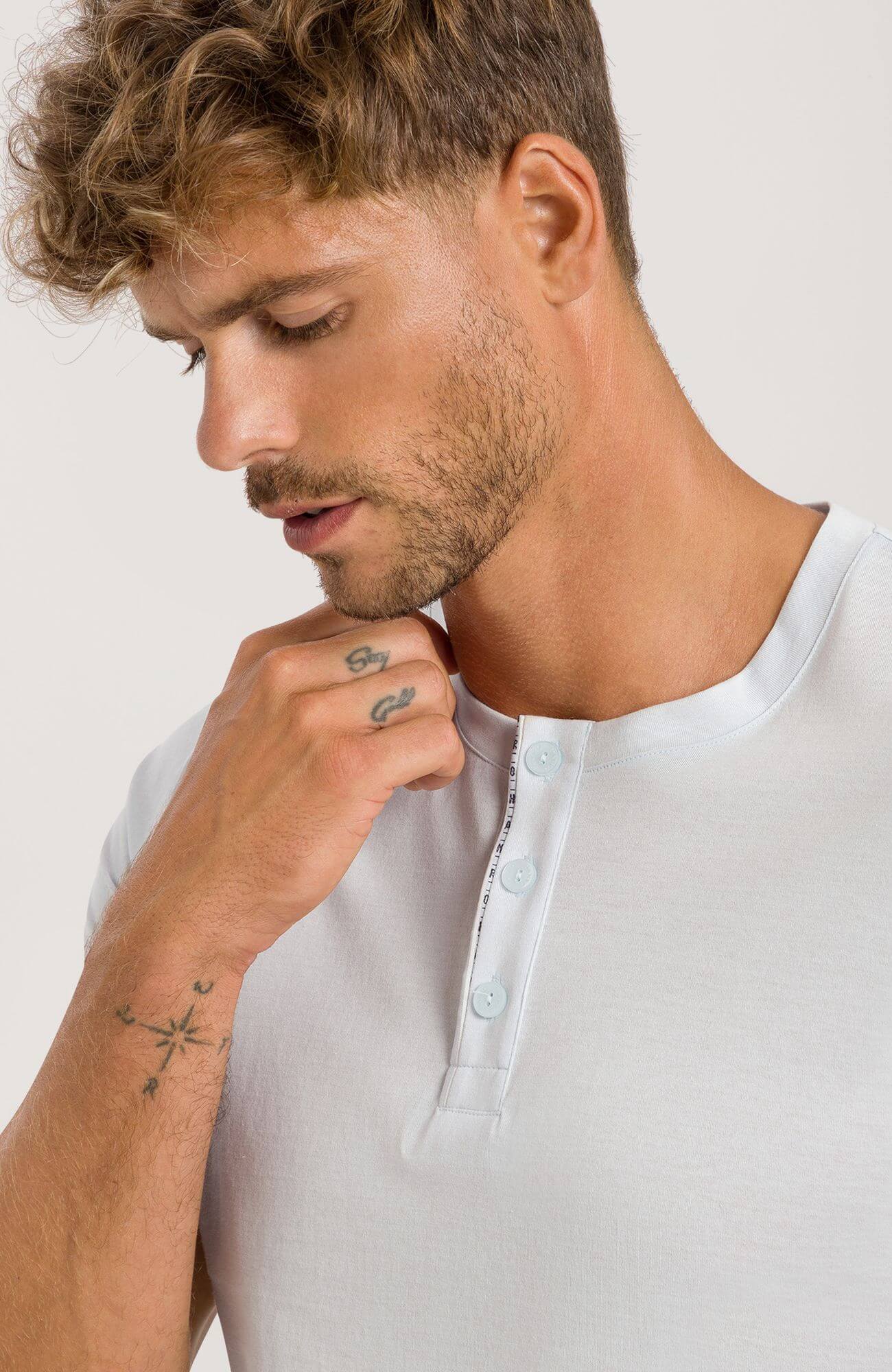 Футболка с вырезом-хенли. Цвет Серый (071594)