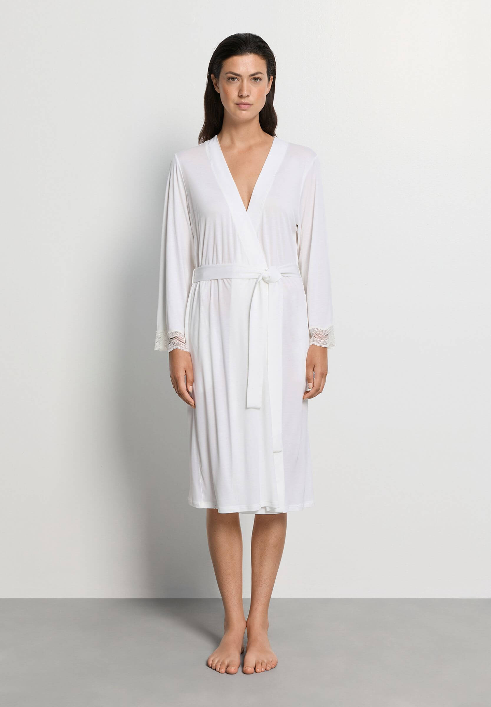 Халат из микромодала с кружевными вставками. Цвет Белый (070102)