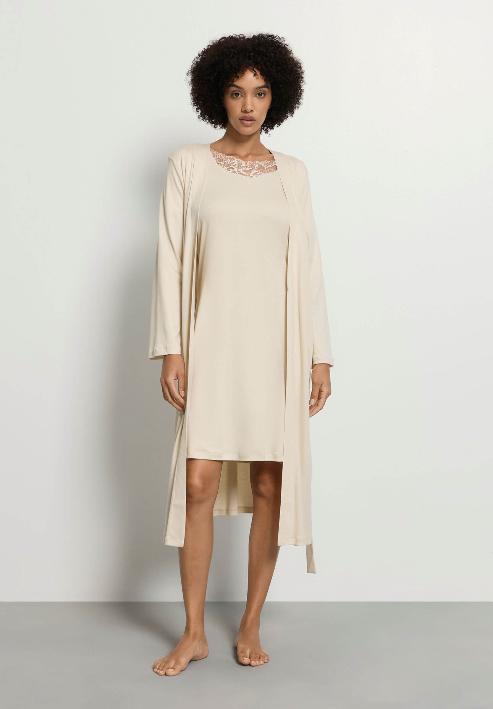 Хлопковый халат с цветочной вышивкой на спине. Цвет Кремовый (072811)