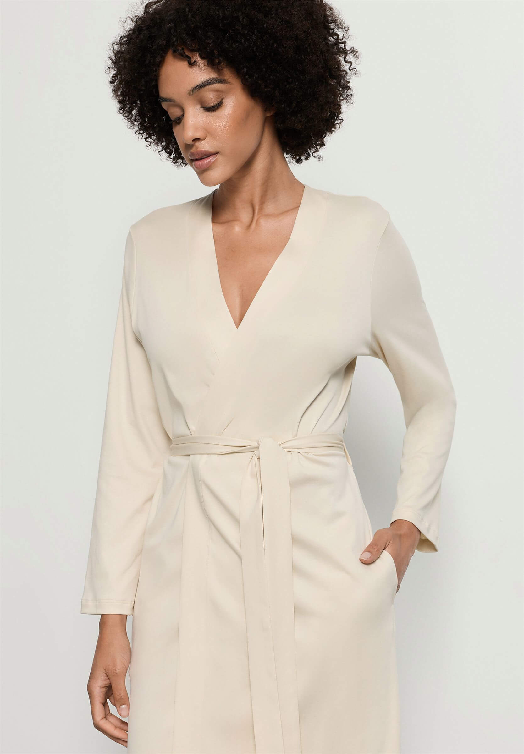 Хлопковый халат с цветочной вышивкой на спине. Цвет Кремовый (072811)