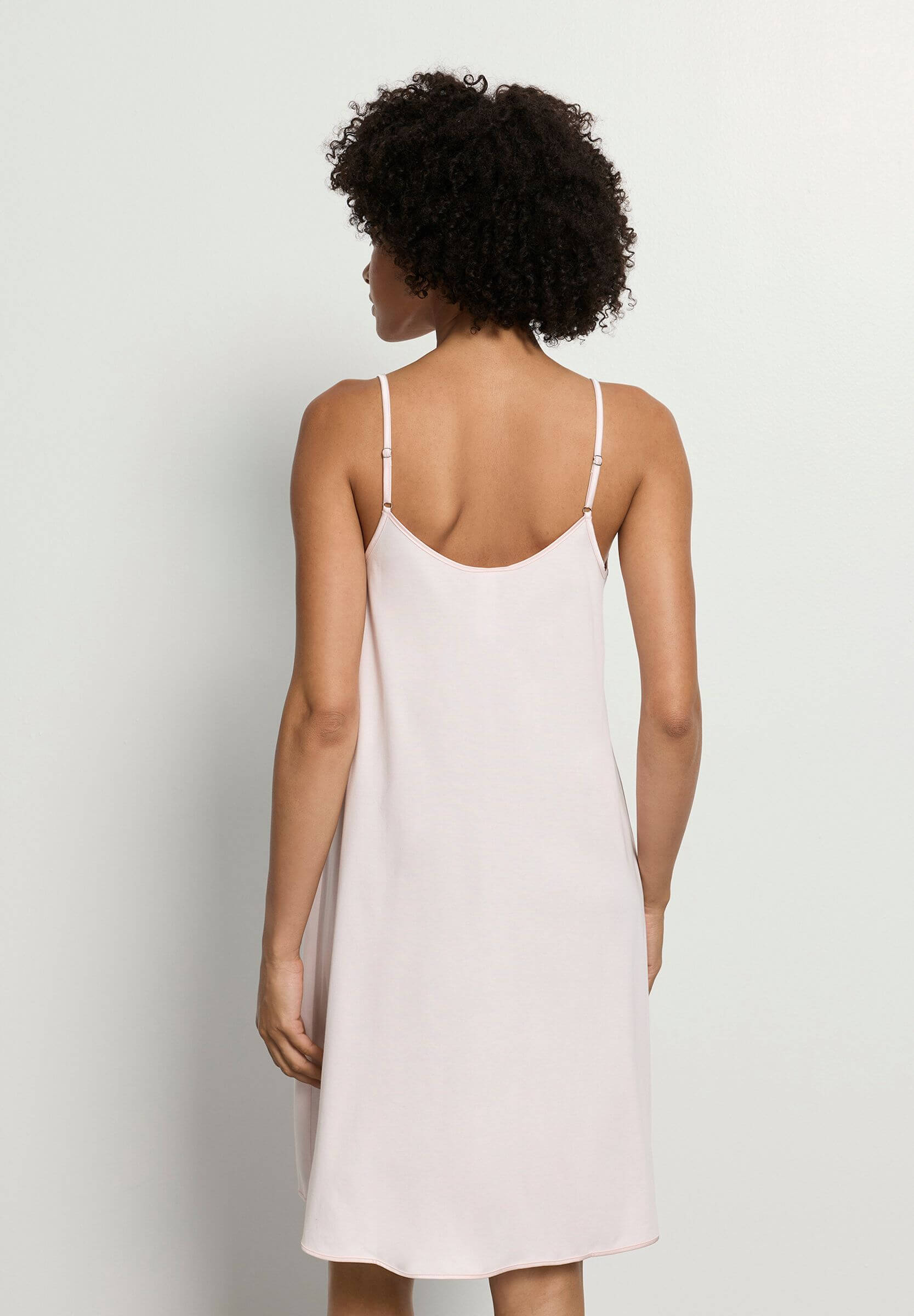 Ночная сорочка на тонких бретелях. Цвет Пудровый (071347)