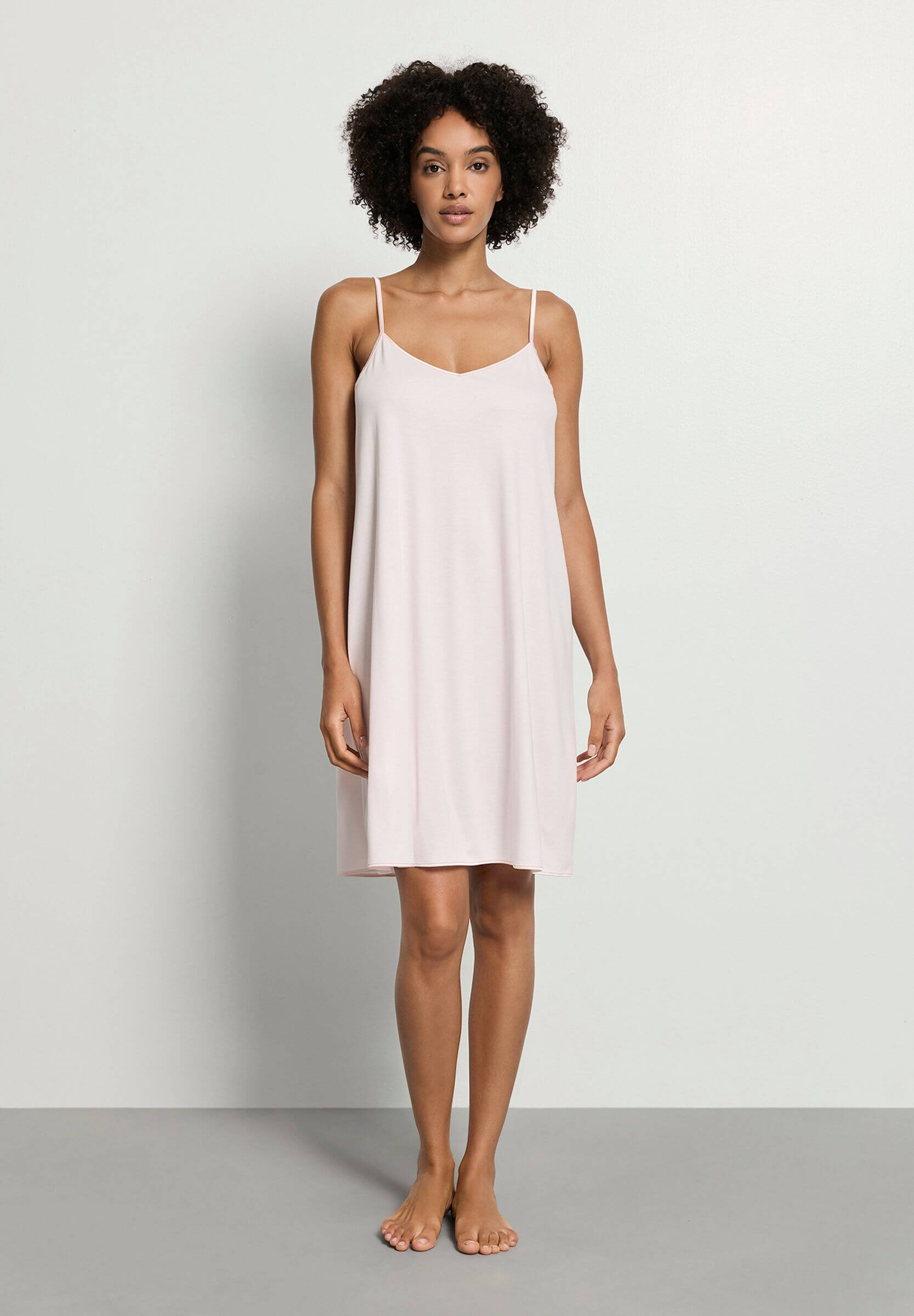 Ночная сорочка на тонких бретелях. Цвет Пудровый (071347)