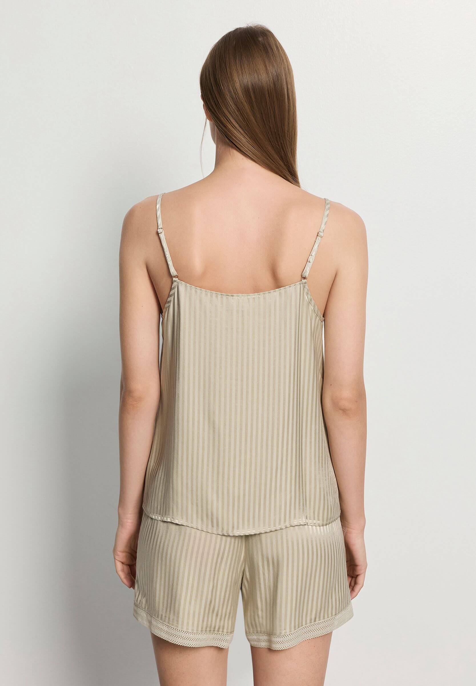 Пижамный топ из шелковистой вискозы. Цвет Бежевый (072661)