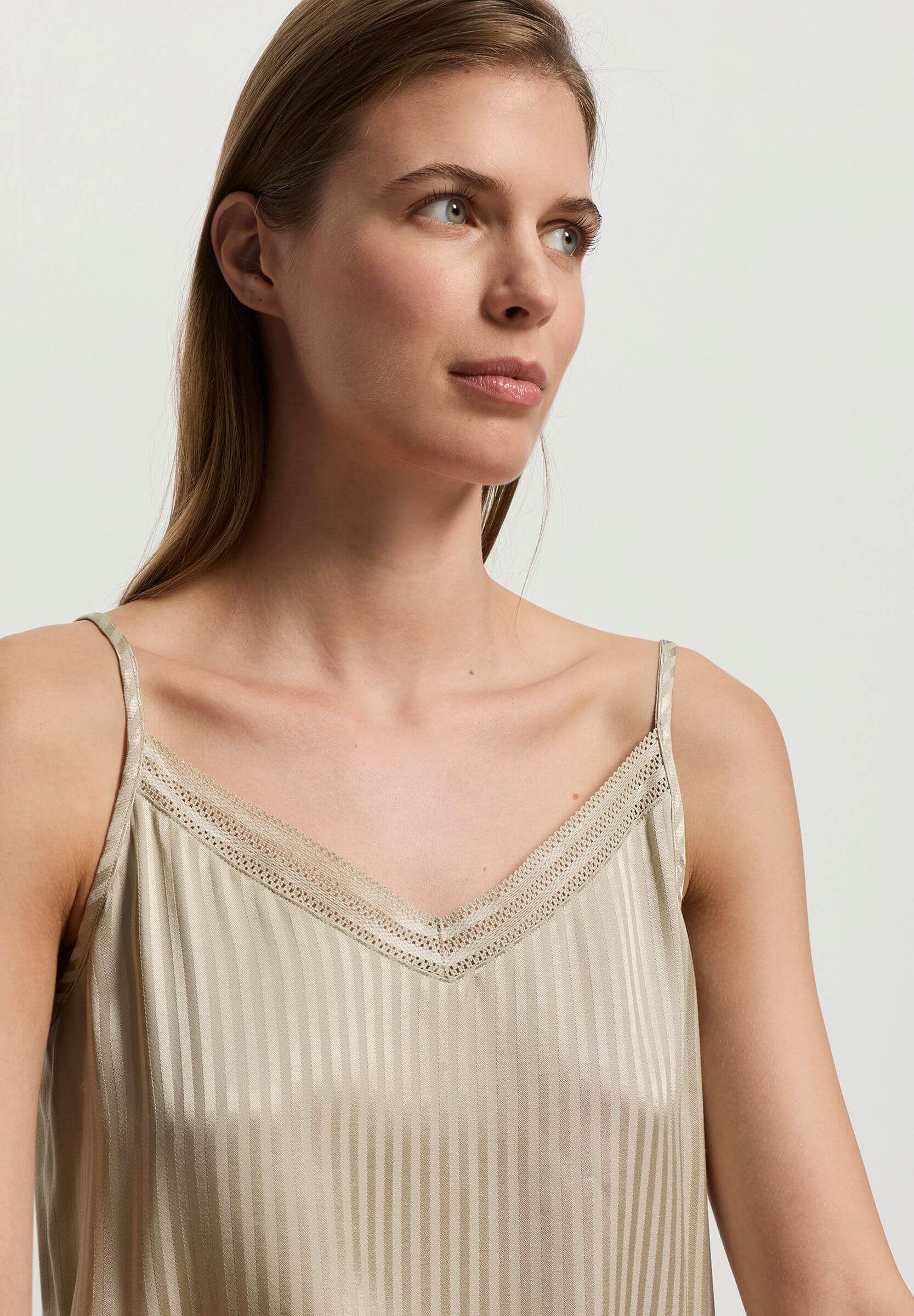 Пижамный топ из шелковистой вискозы. Цвет Бежевый (072661)