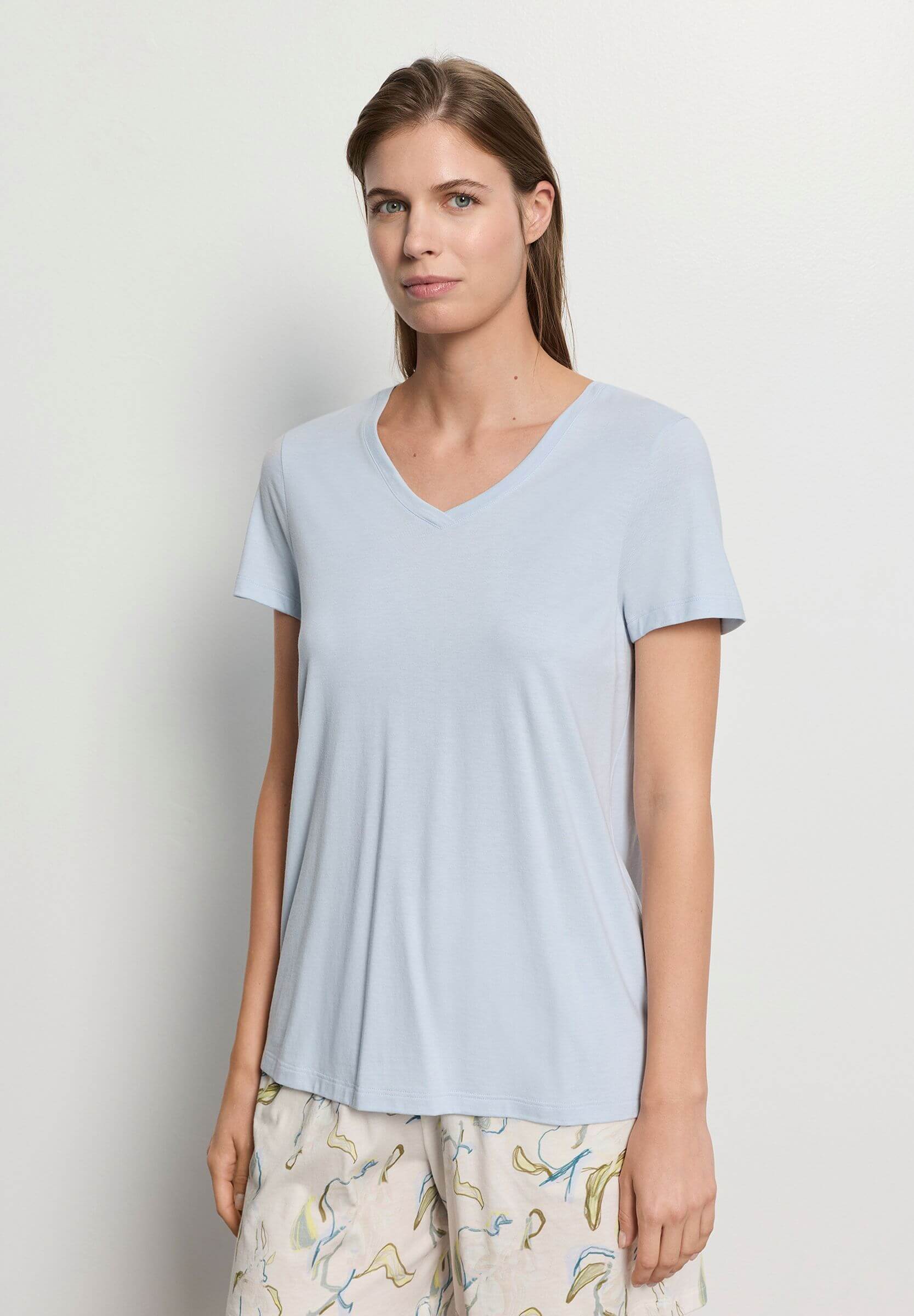 Пижамная футболка с V-образным вырезом