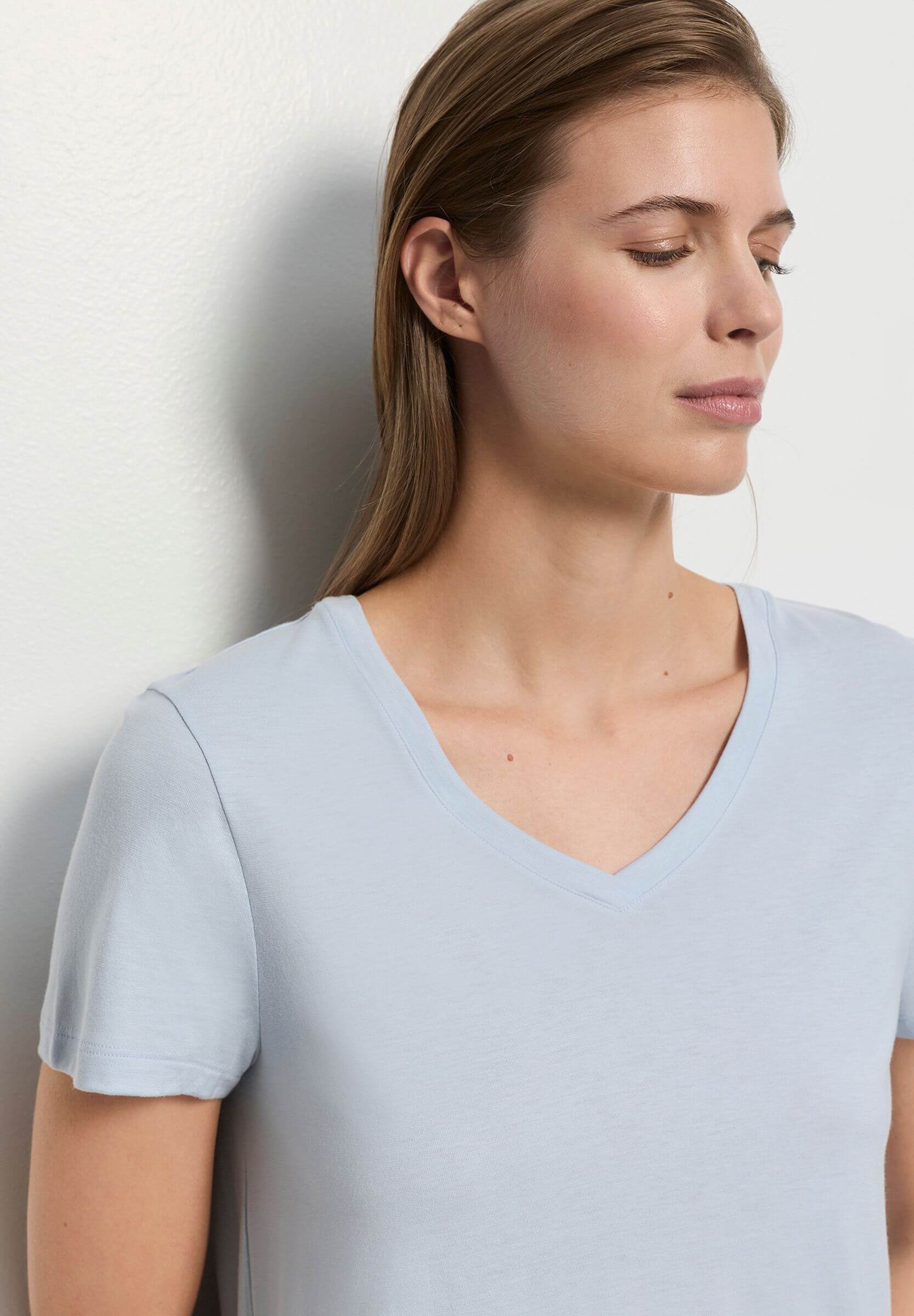 Пижамная футболка с V-образным вырезом. Цвет Голубой (072244)