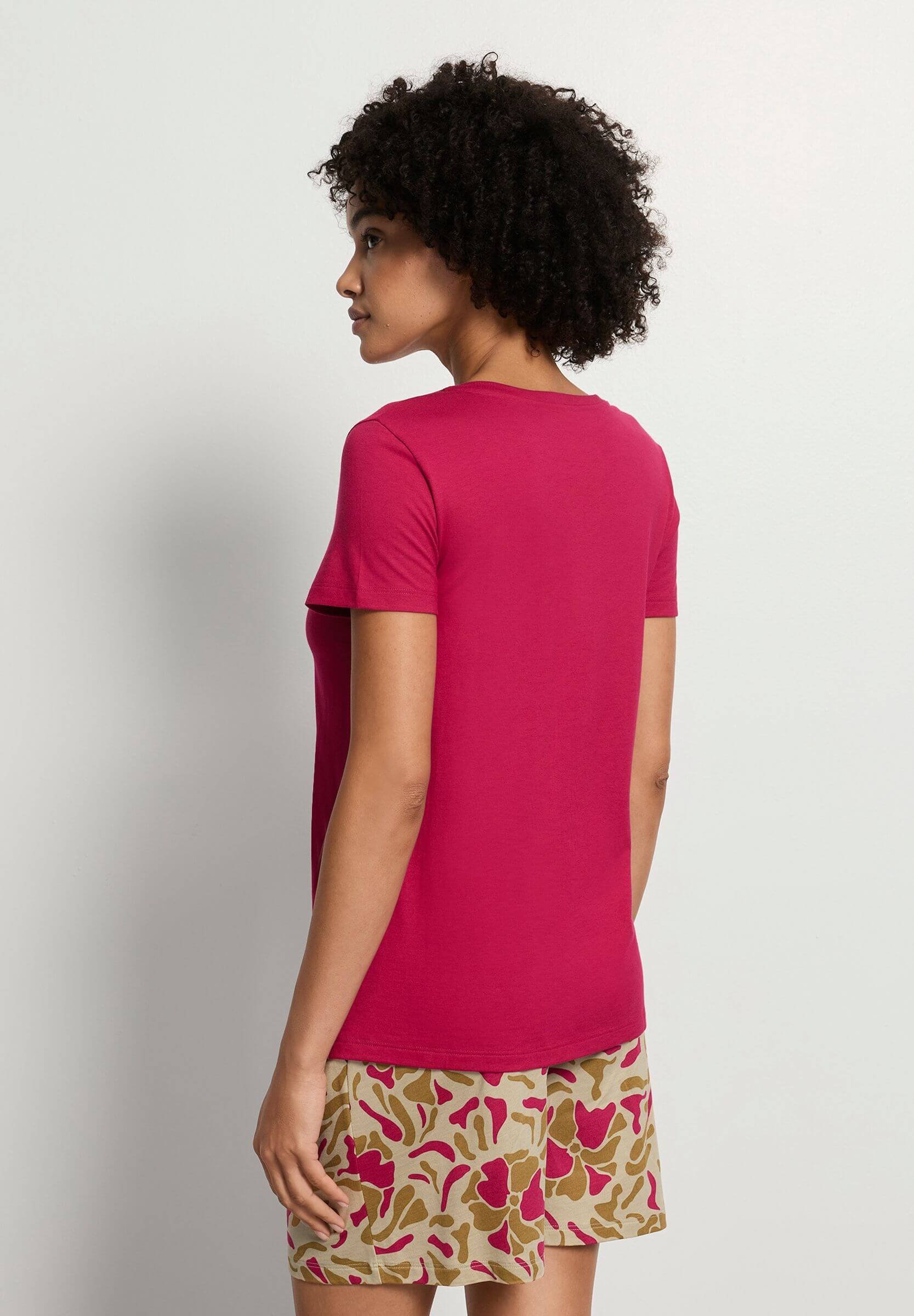 Пижамная футболка с V-образным вырезом. Цвет Фуксия (072465)
