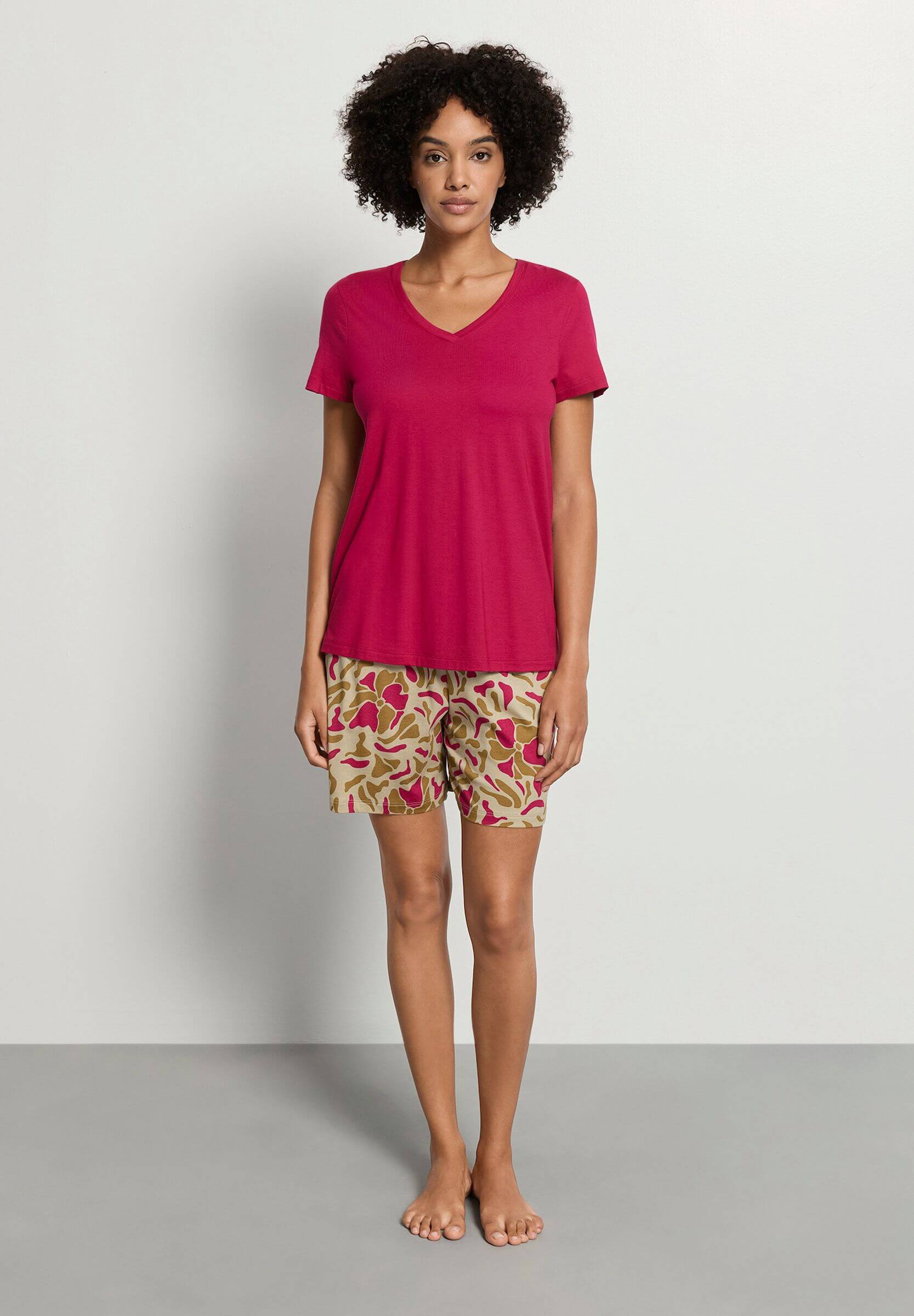 Пижамная футболка с V-образным вырезом. Цвет Фуксия (072465)