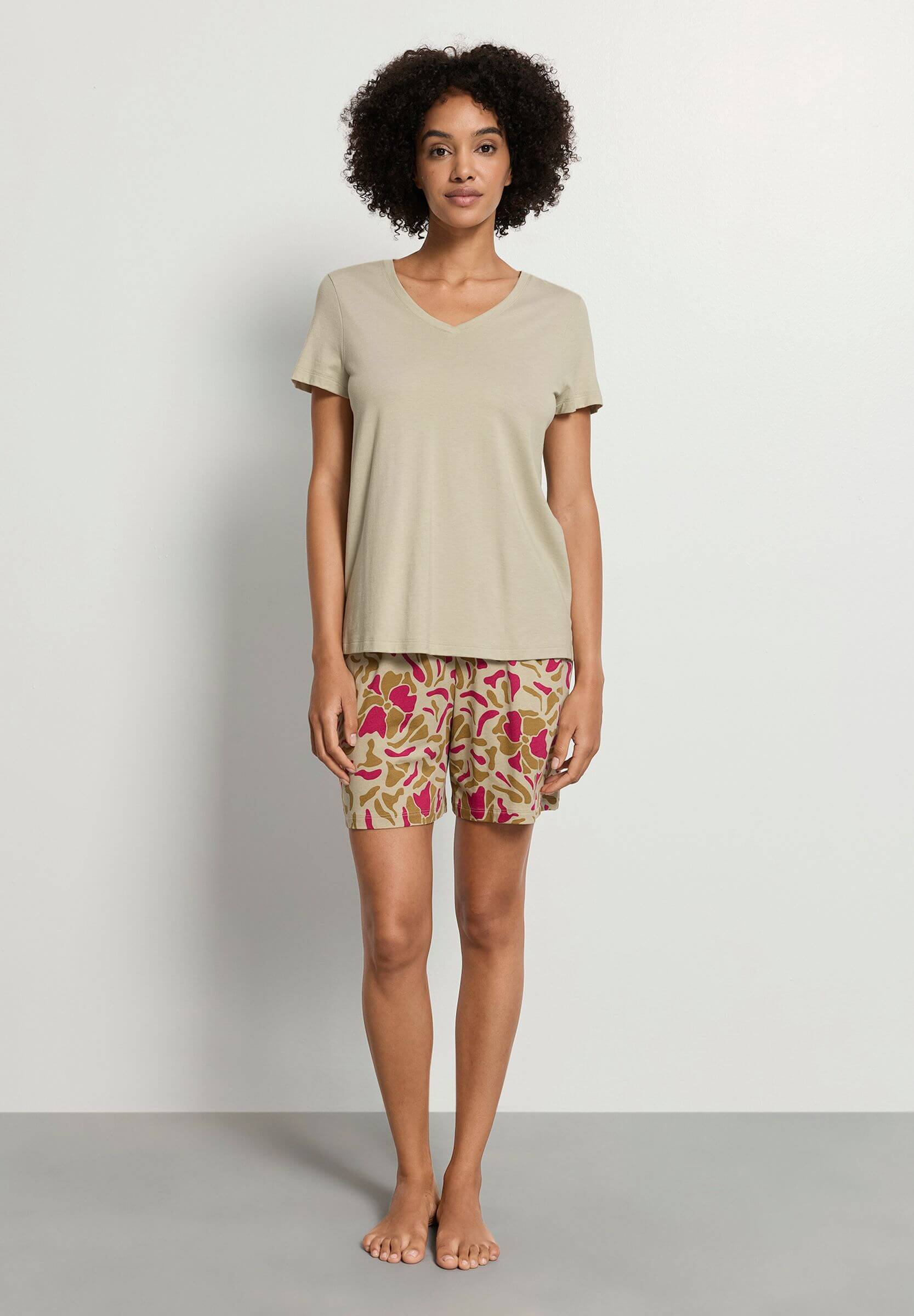 Пижамная футболка с V-образным вырезом. Цвет Бежевый (072661)