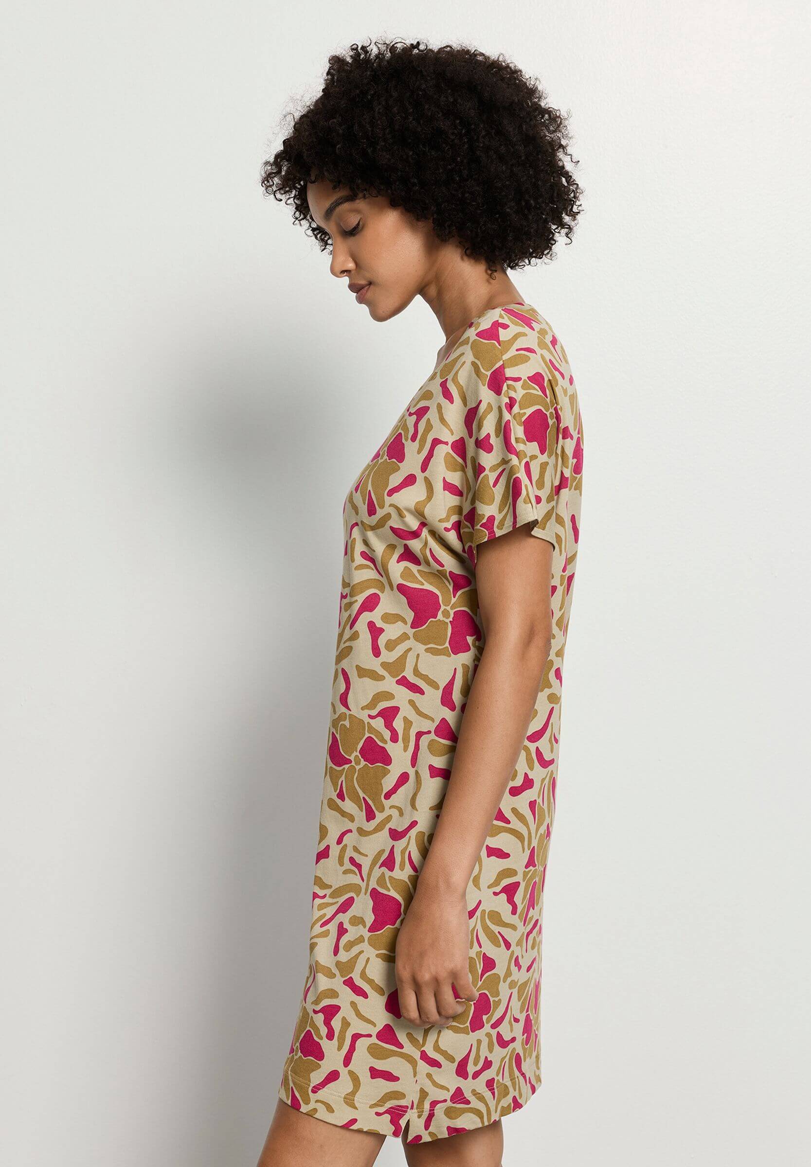 Ночная сорочка из смесовой ткани. Цвет Бежевый (073073)