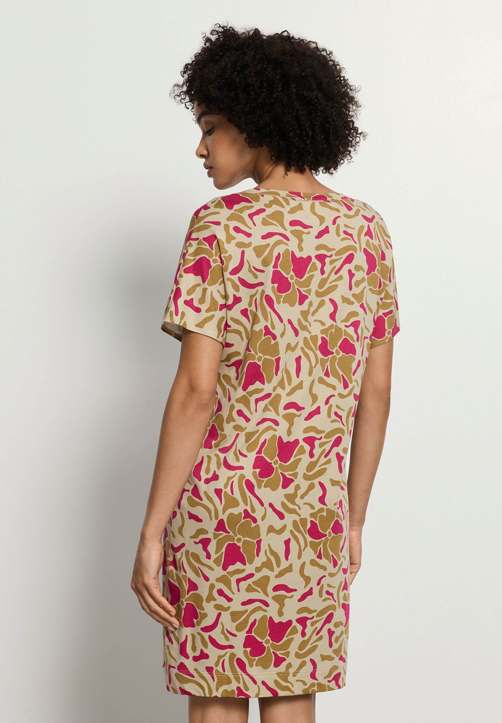 Ночная сорочка из смесовой ткани. Цвет Бежевый (073073)