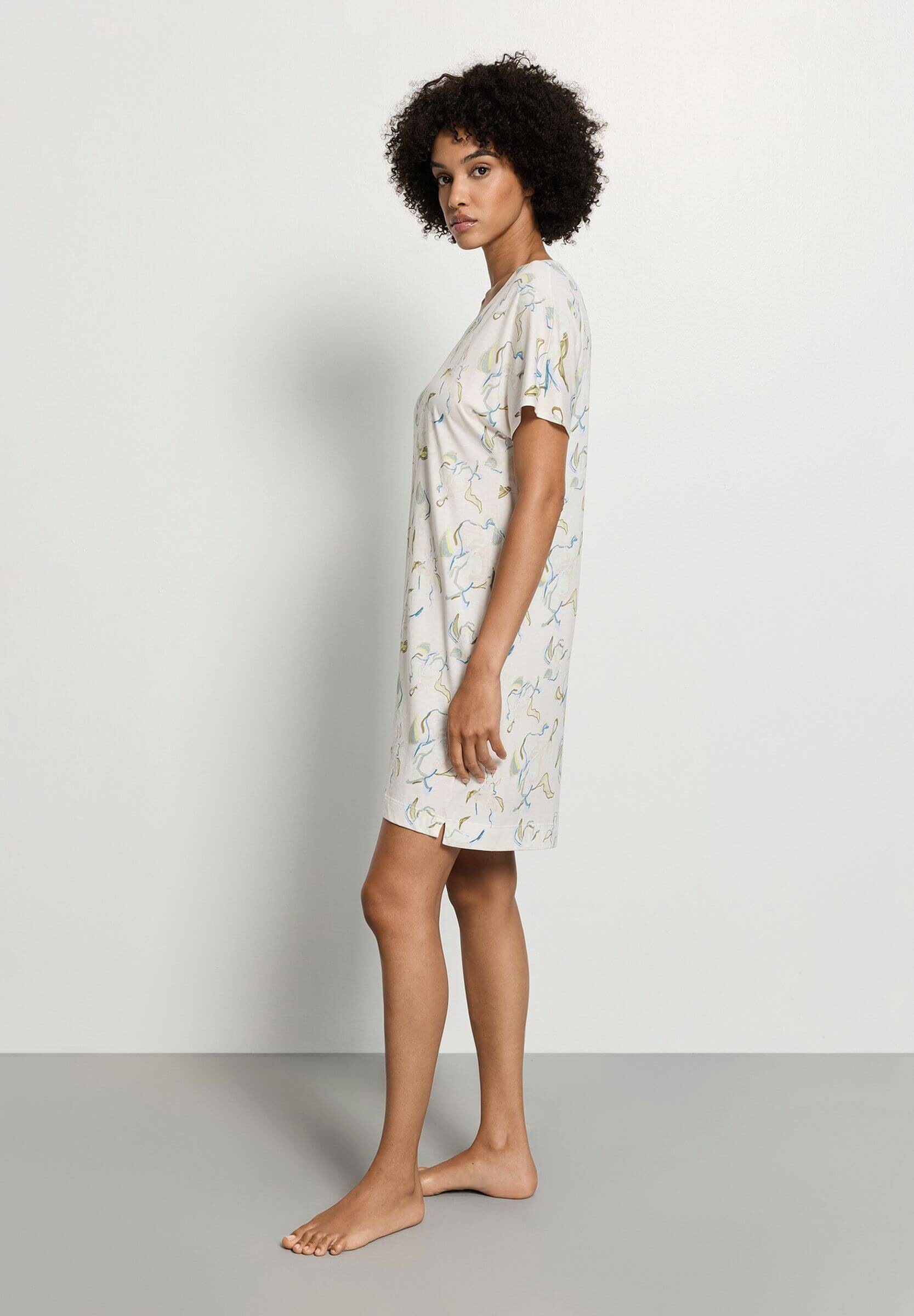 Ночная сорочка из смесовой ткани. Цвет Кремовый (073074)