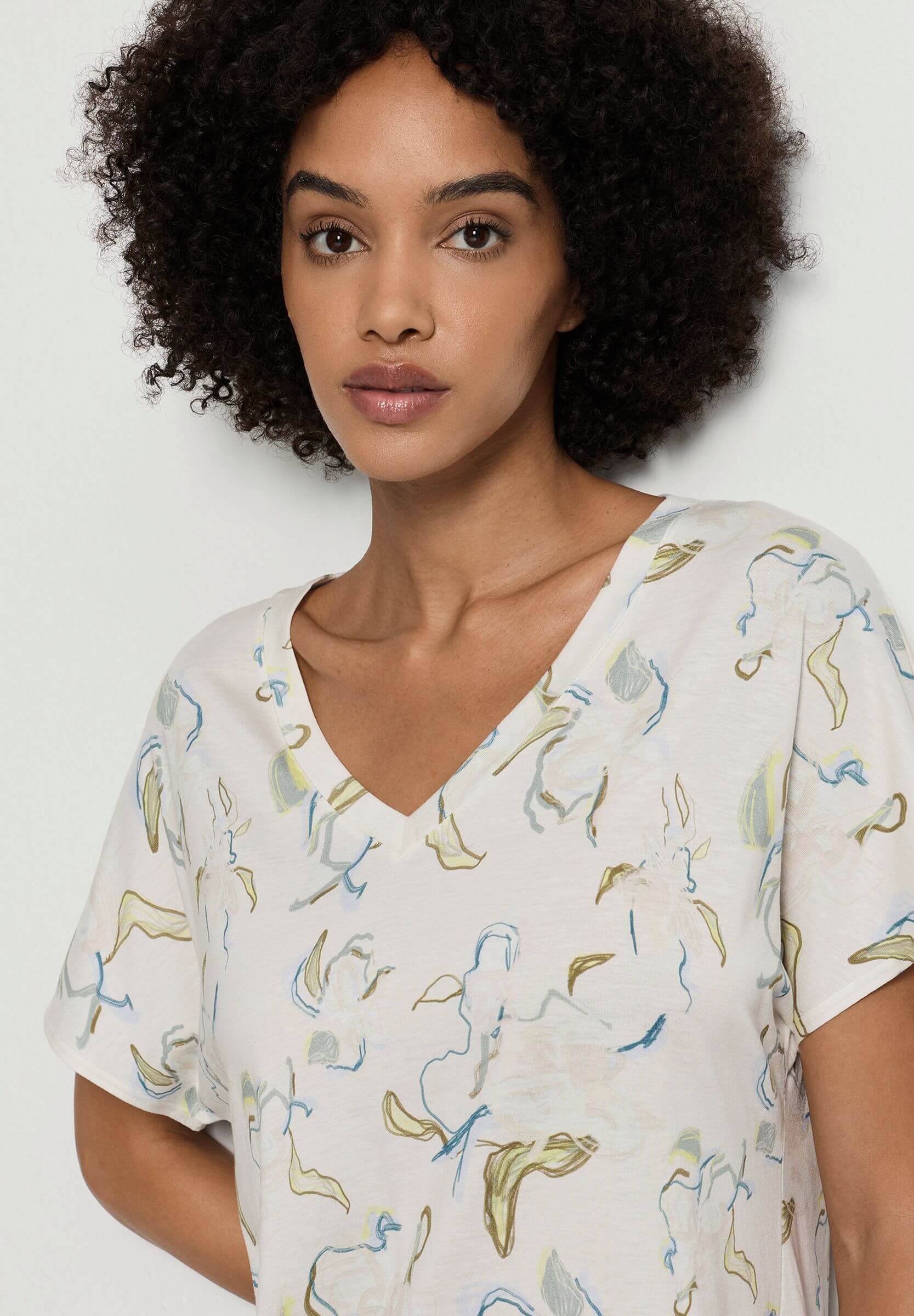 Ночная сорочка из смесовой ткани. Цвет Кремовый (073074)