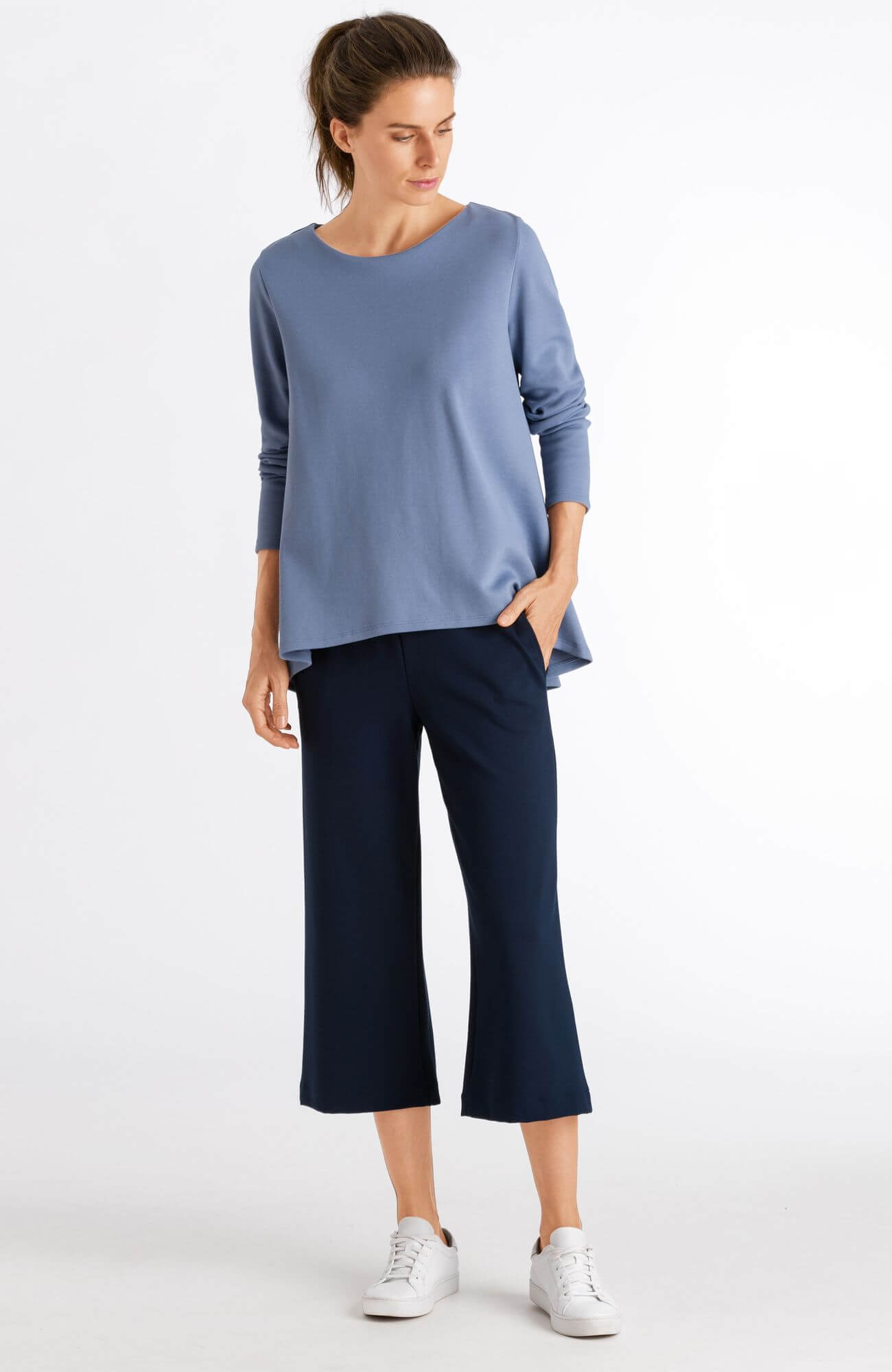 Хлопковый лонгслив с удлиненной спинкой. Цвет Синий (071564)