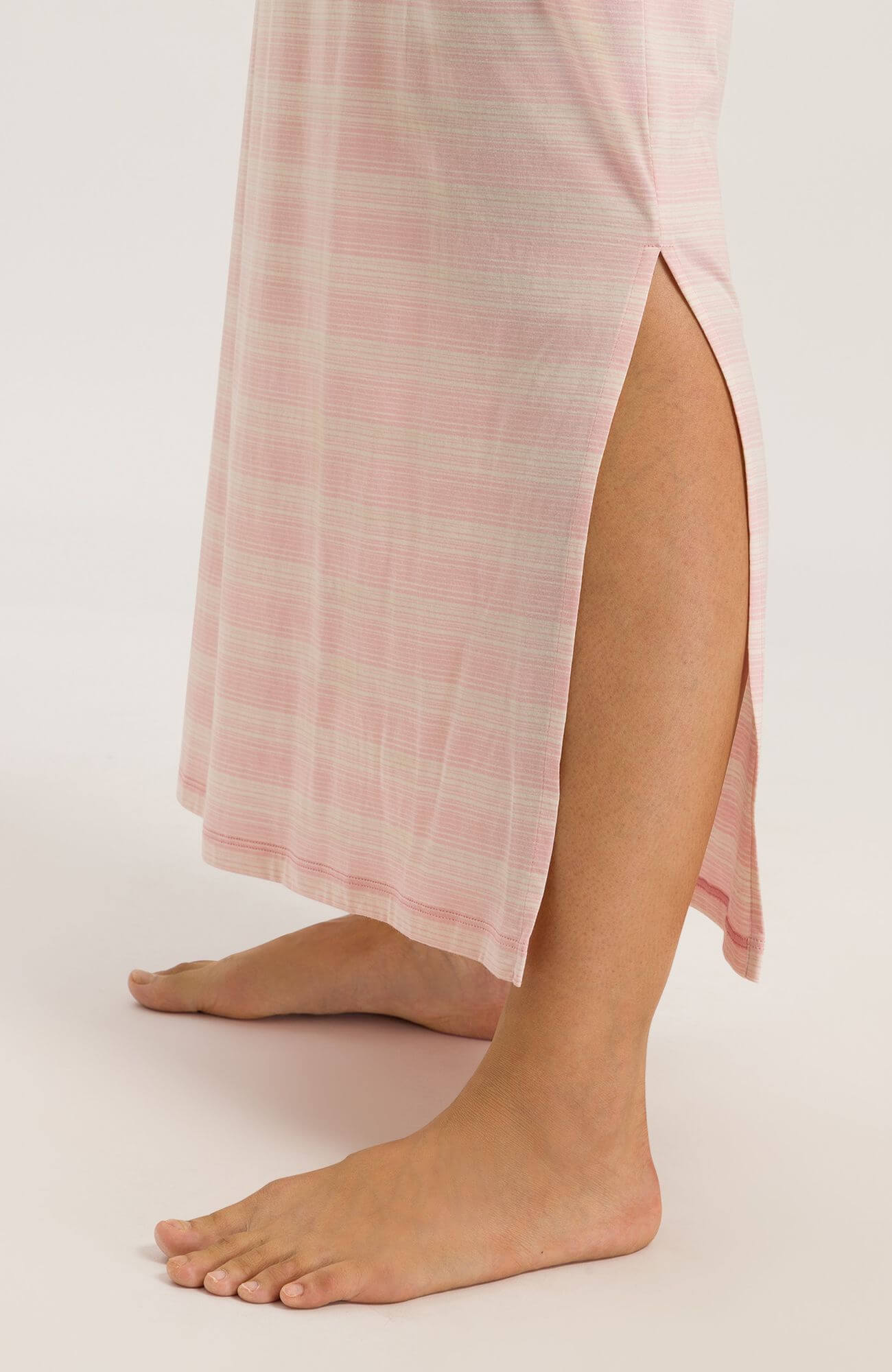 Ночная сорочка на узких бретелях. Цвет Розовый (072881)