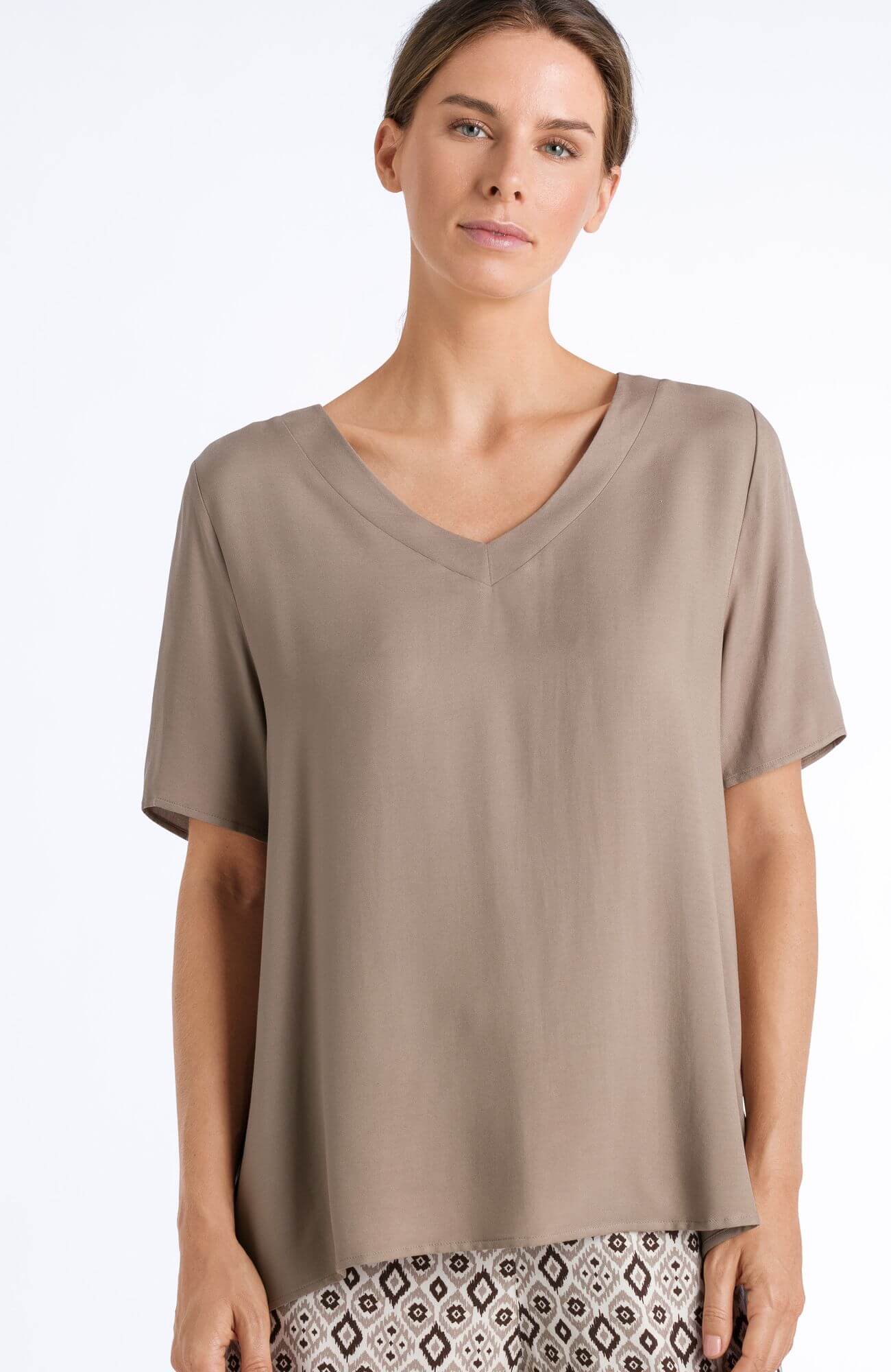 Футболка с V-образным вырезом. Цвет Серый (071859)