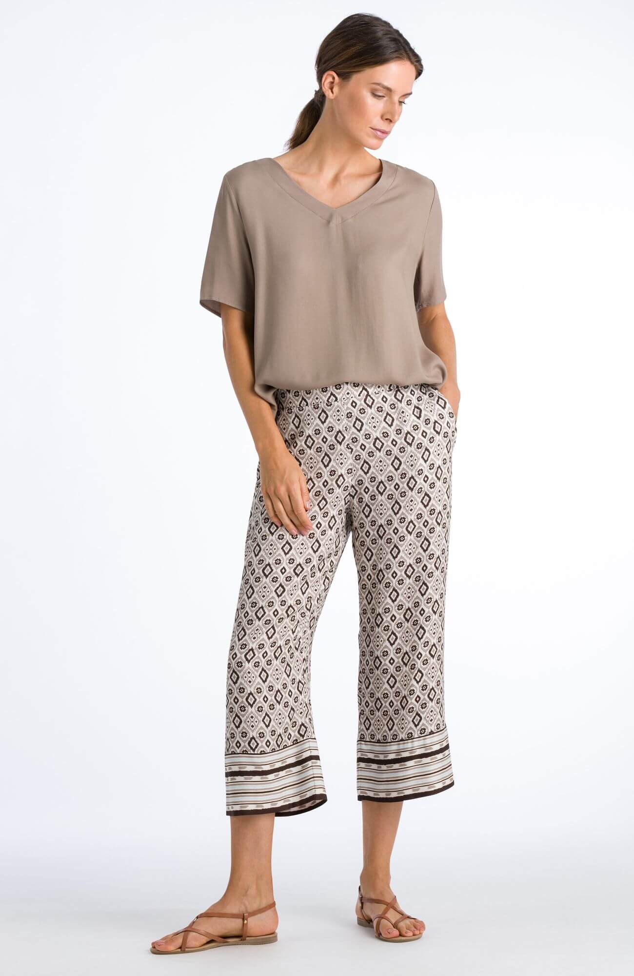 Футболка с V-образным вырезом. Цвет Серый (071859)