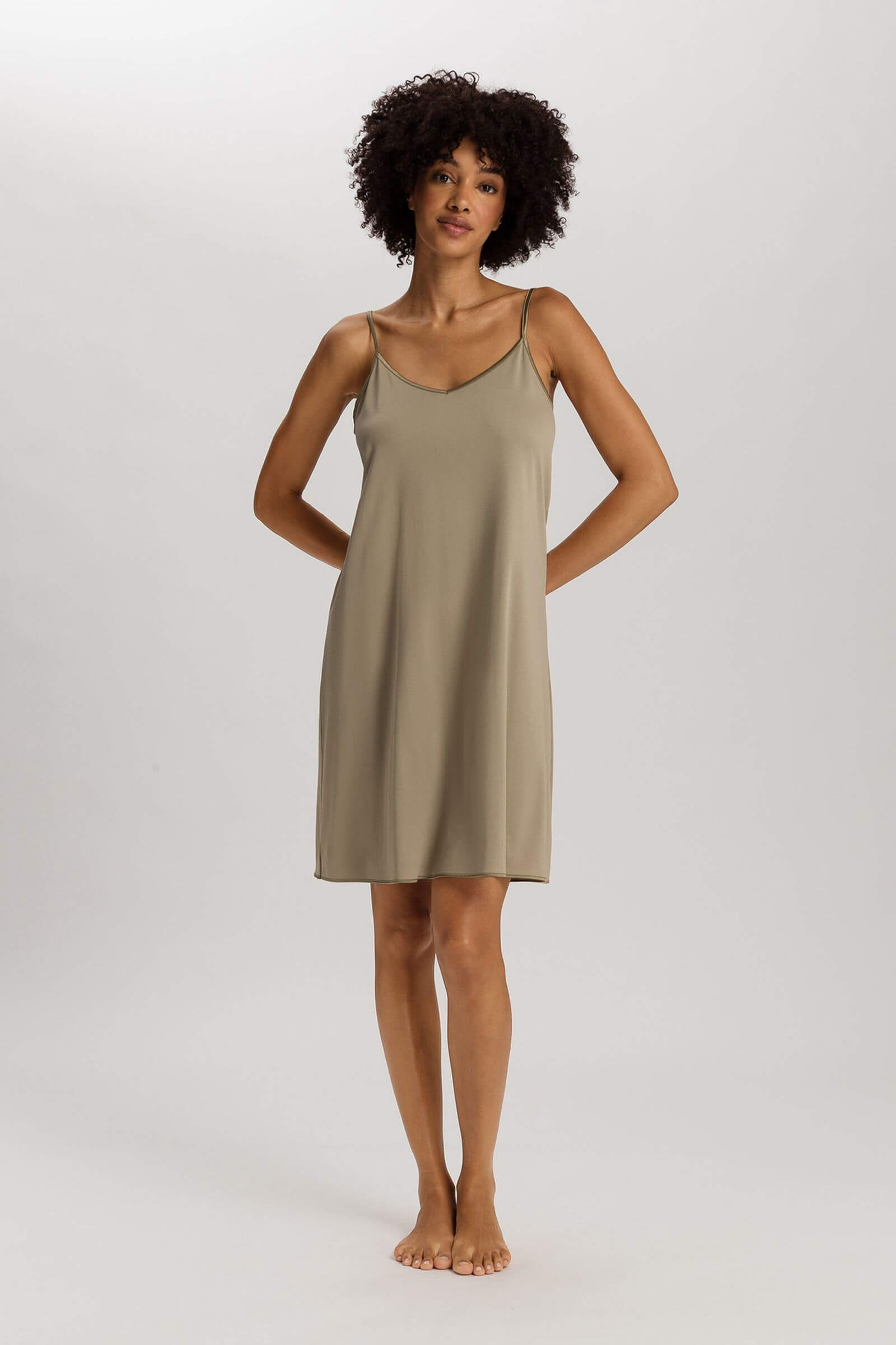 Ночная сорочка на тонких бретелях. Цвет Оливковый (072651)