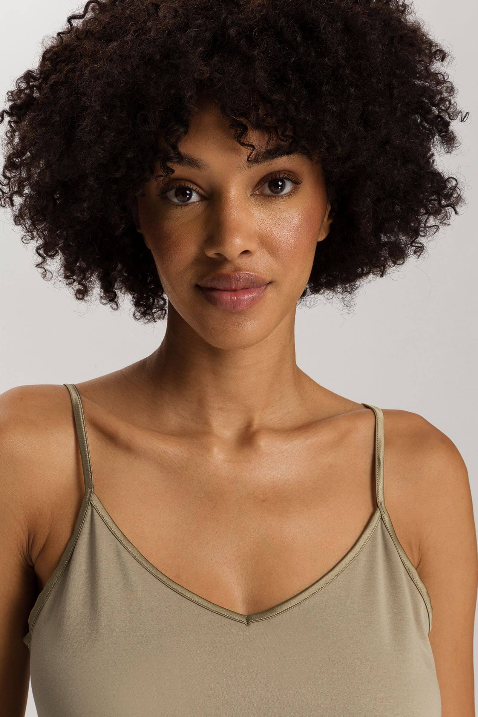 Ночная сорочка на тонких бретелях. Цвет Оливковый (072651)