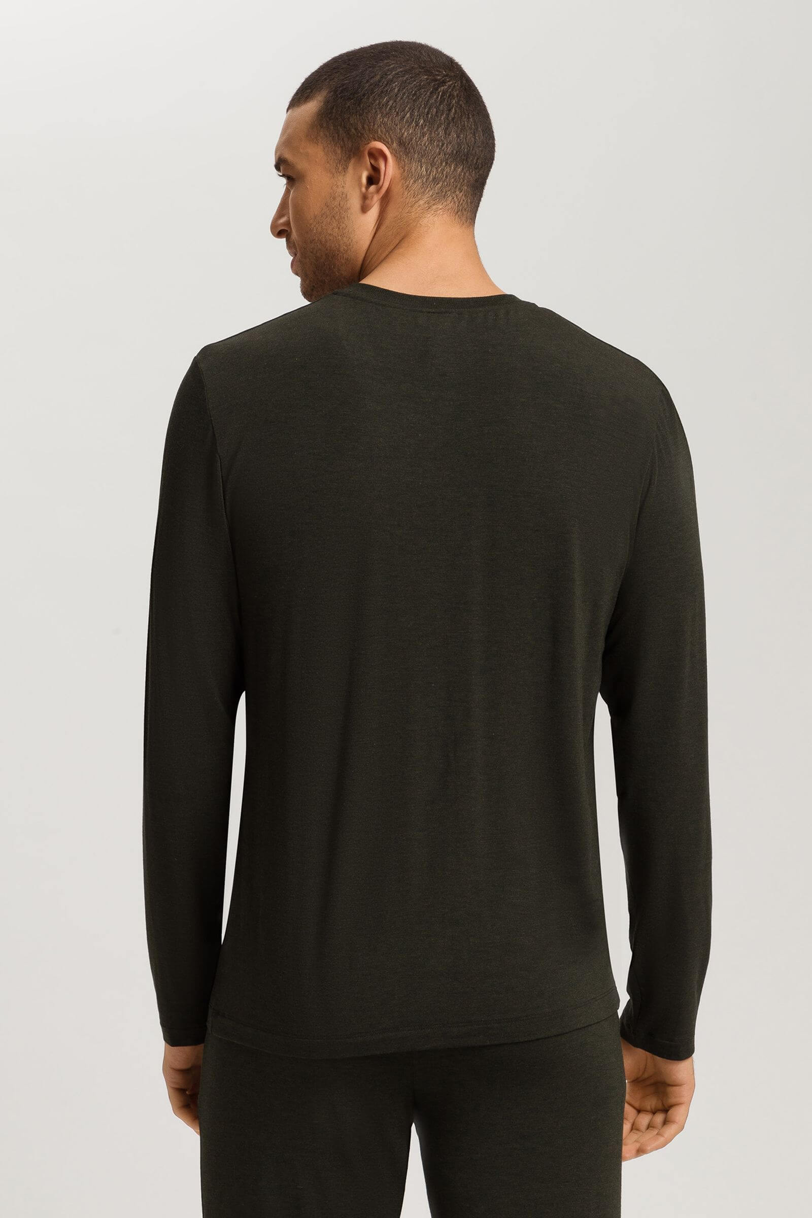 Лонгслив с V-образным вырезом. Цвет Зеленый (073044)