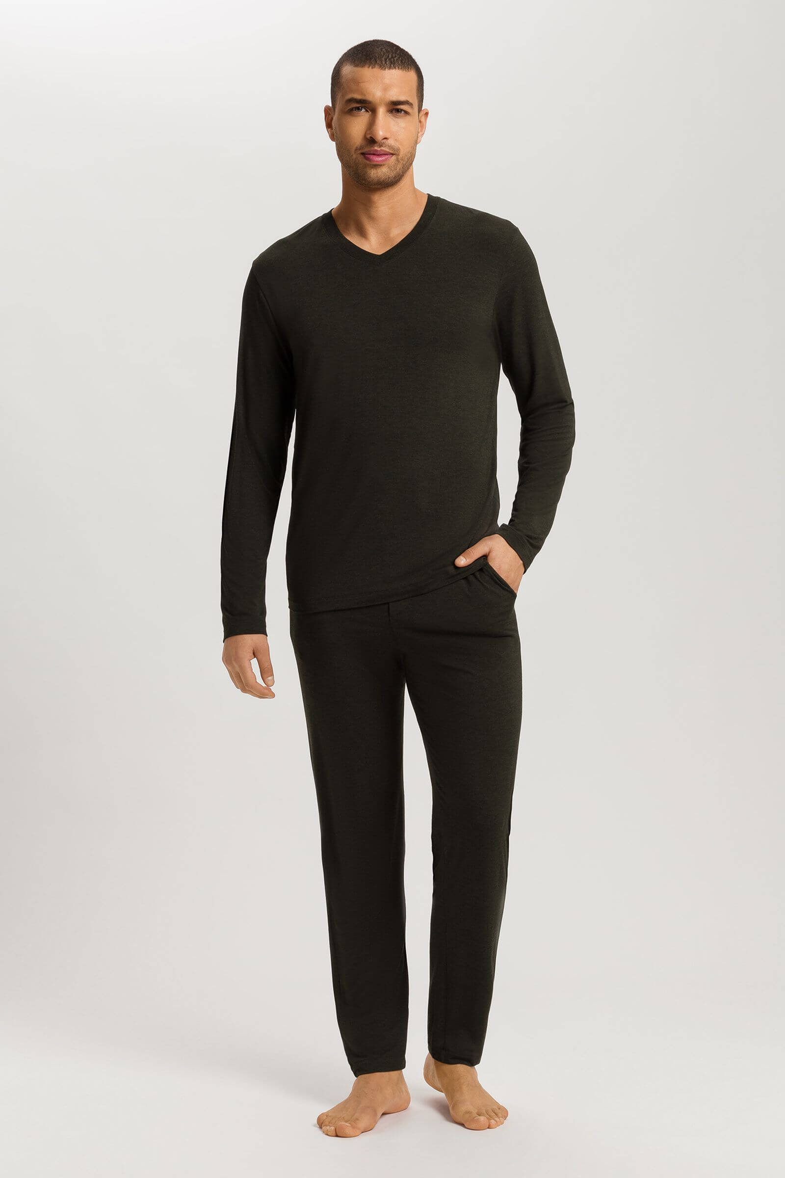 Лонгслив с V-образным вырезом. Цвет Зеленый (073044)