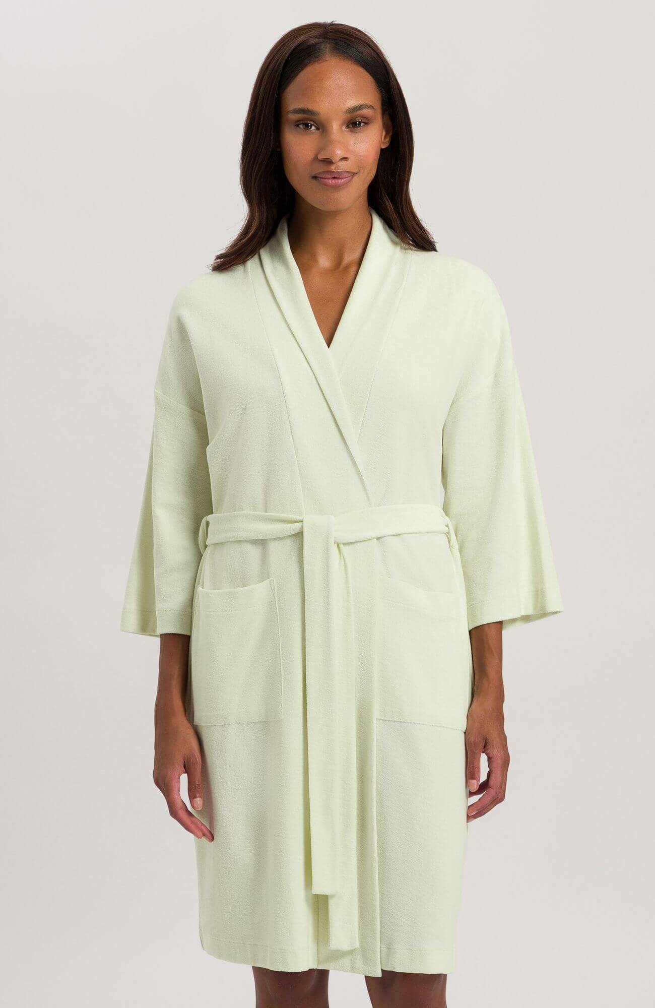 Халат с накладными карманами