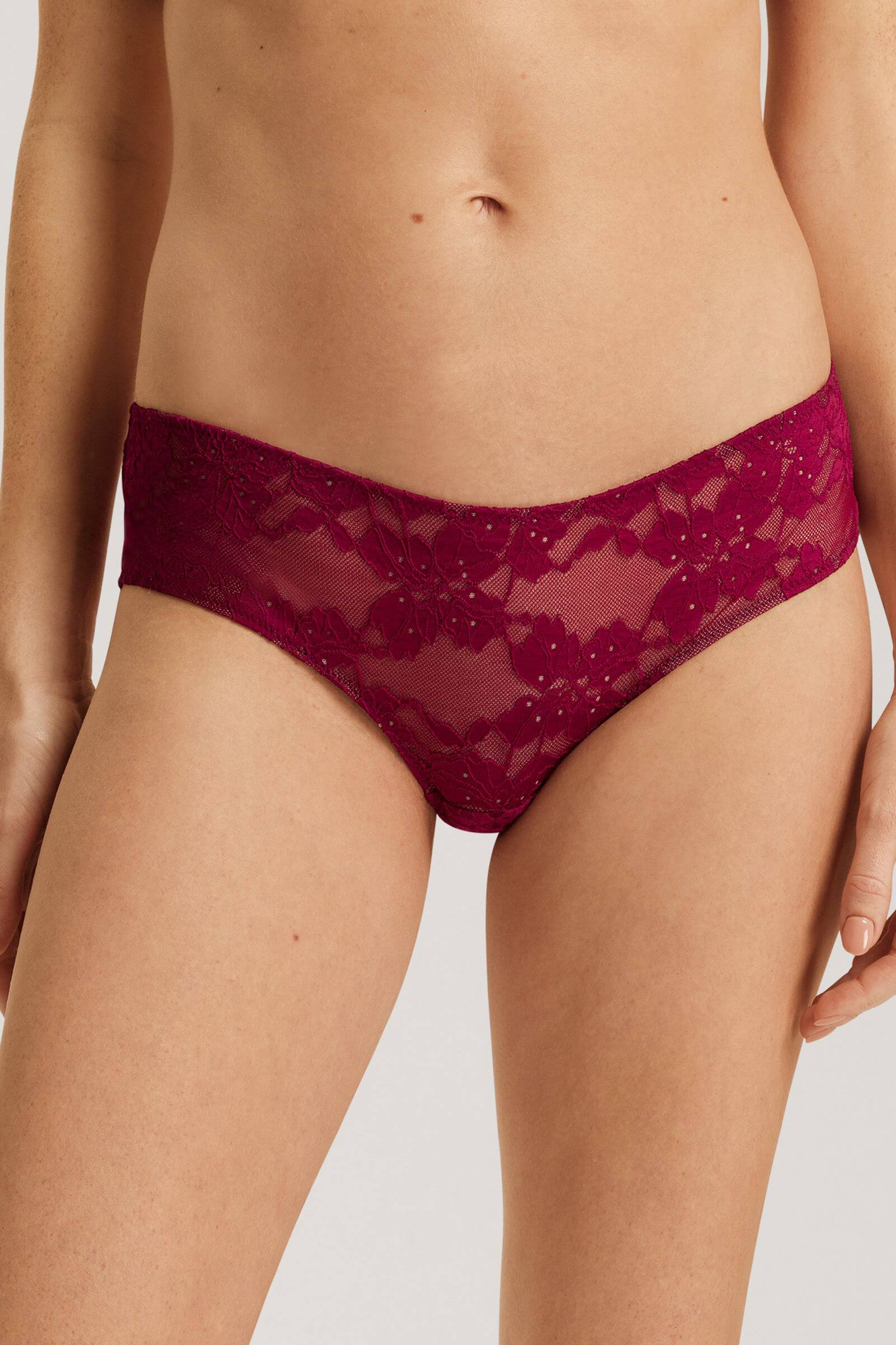 Кружевные трусы хипстеры с низкой посадкой. Цвет Бордовый (072405)
