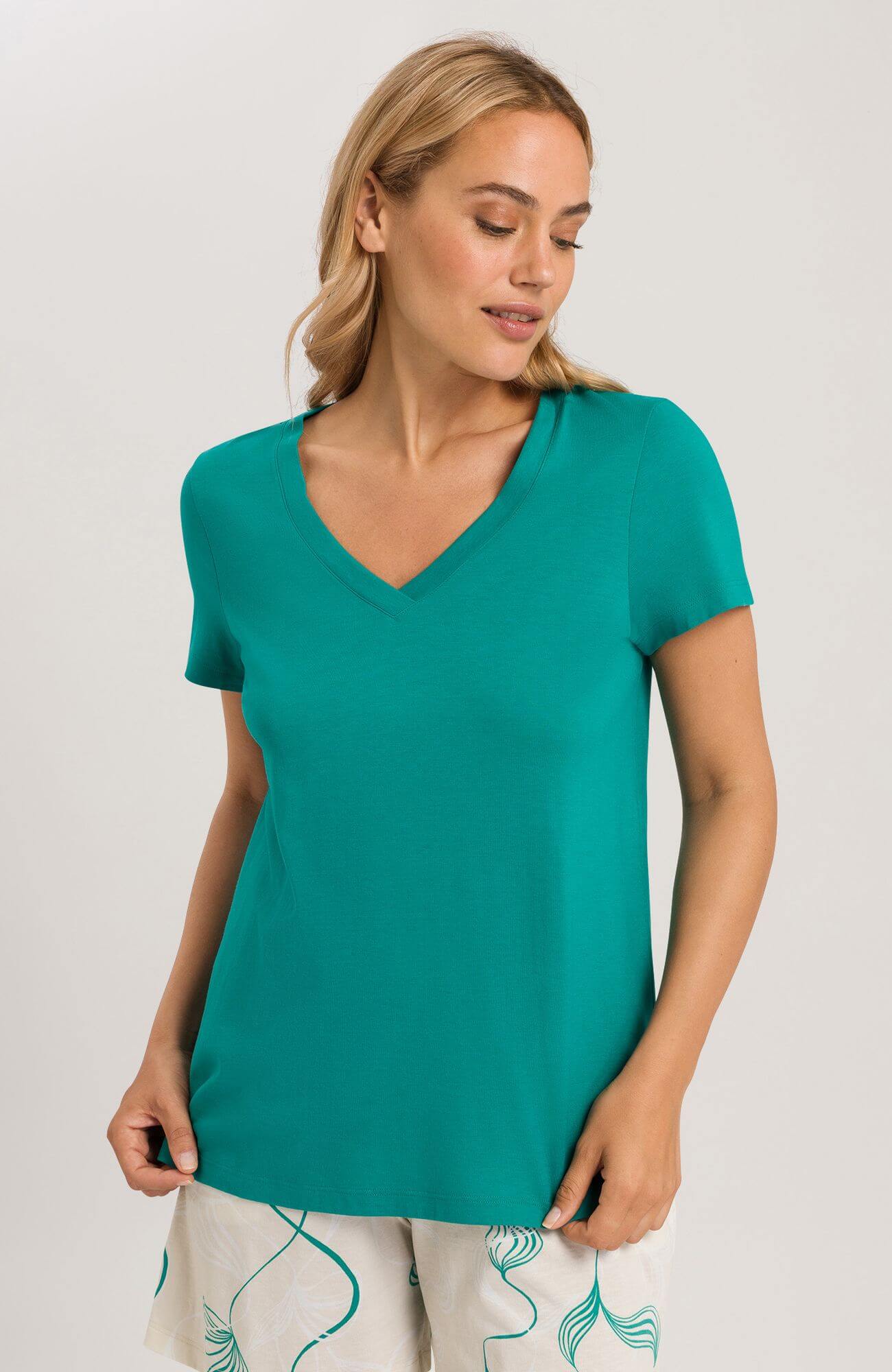 Пижамная футболка с V-образным вырезом