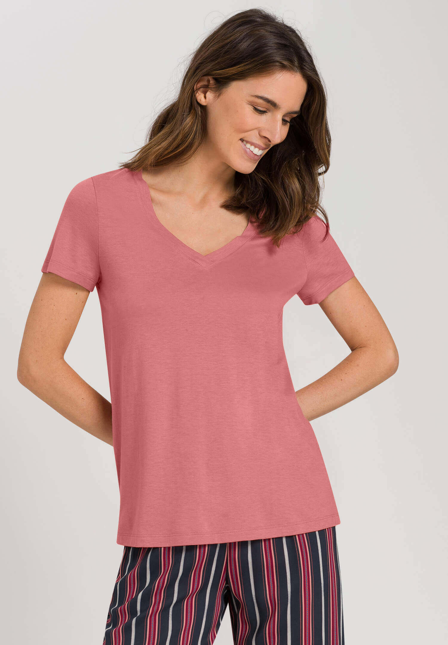 Футболка с V-образным вырезом. Цвет Розовый (072408)