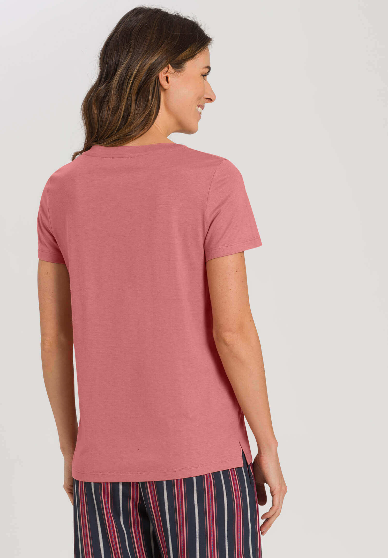 Футболка с V-образным вырезом. Цвет Розовый (072408)