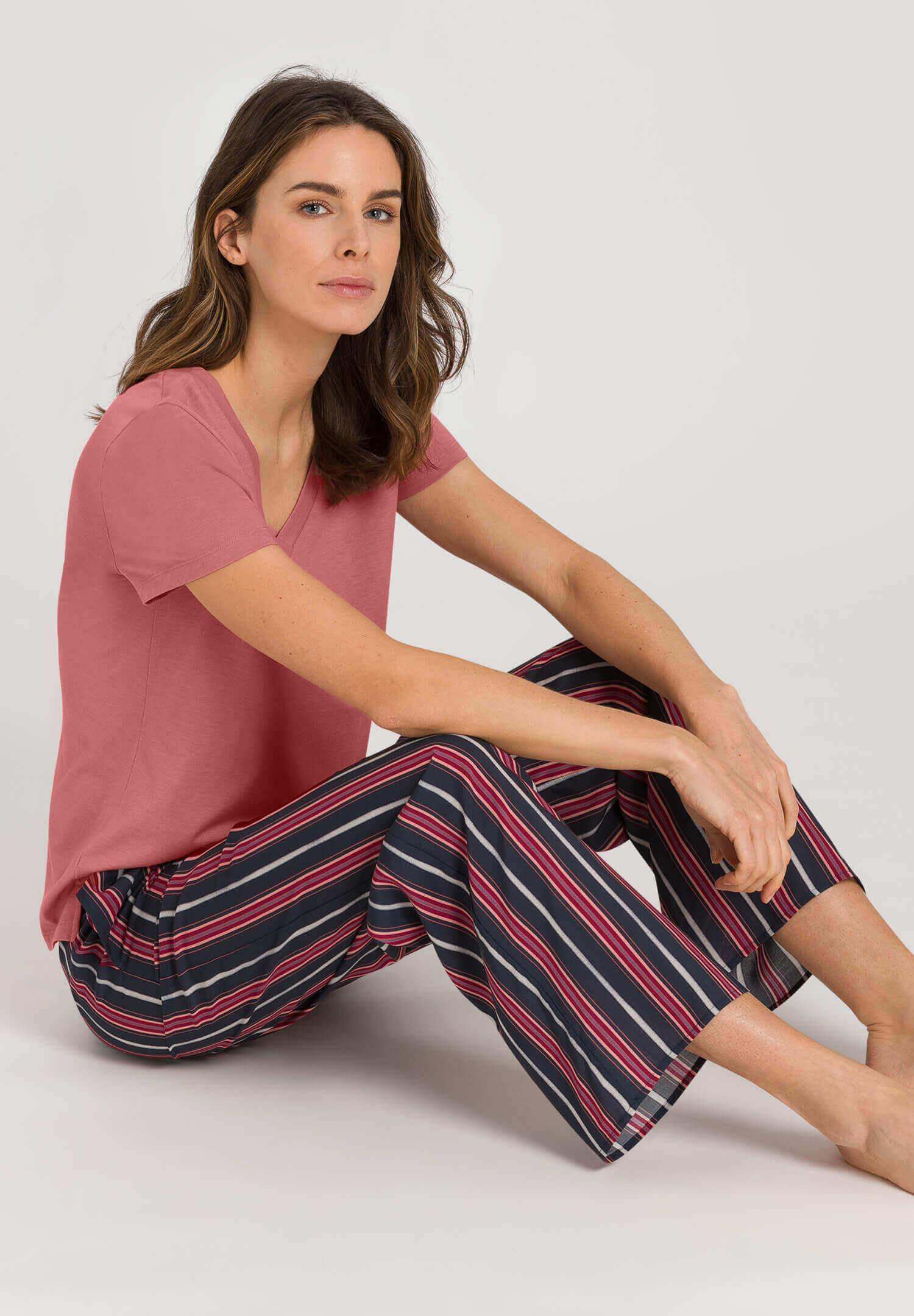 Футболка с V-образным вырезом. Цвет Розовый (072408)