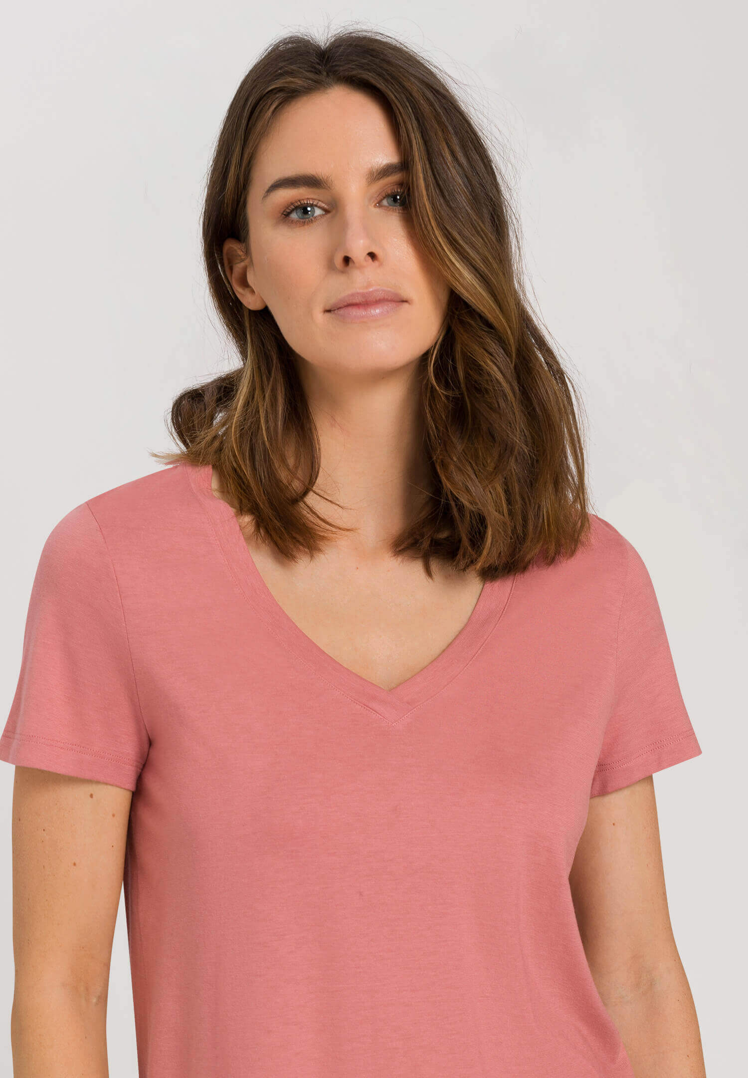 Футболка с V-образным вырезом. Цвет Розовый (072408)