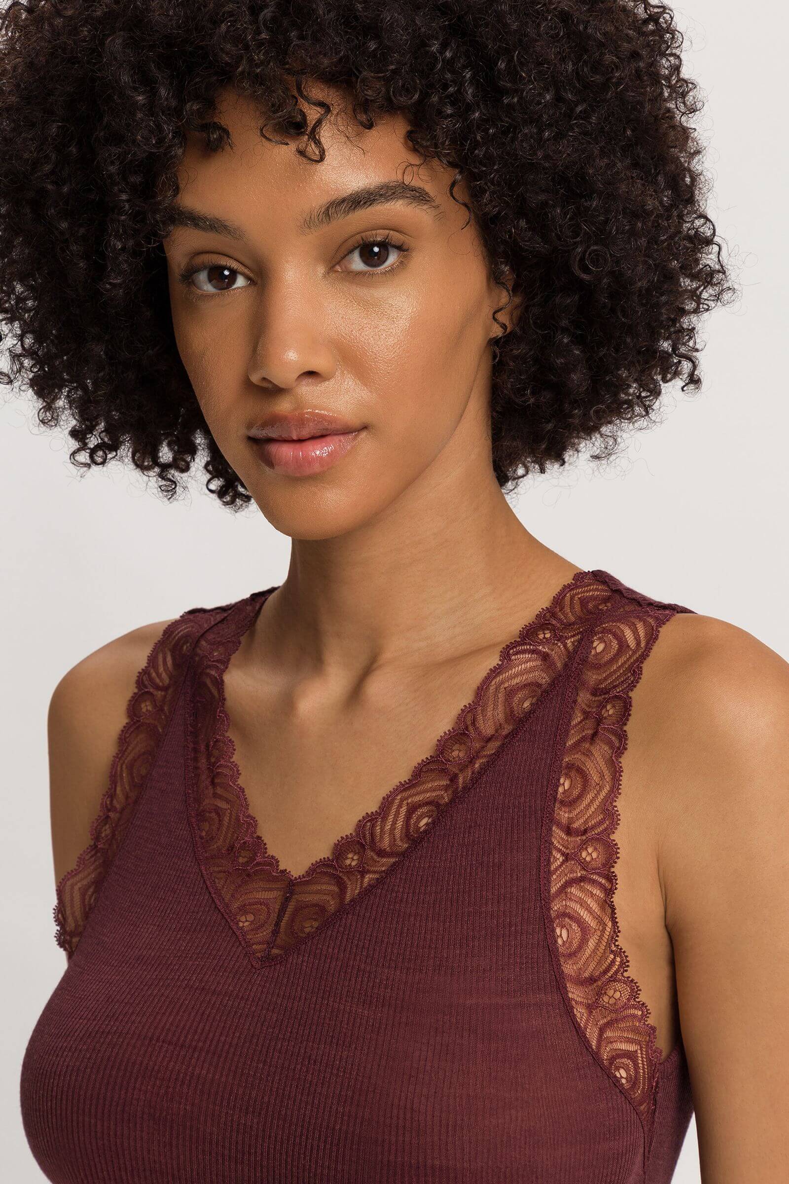 Термомайка из шерсти и шелка с кружевом. Цвет Бордовый (072421)