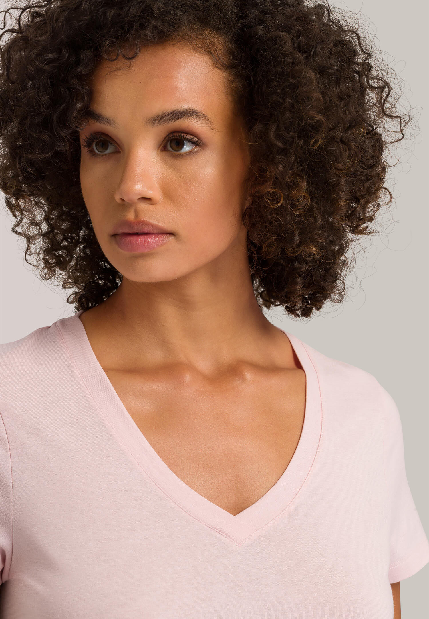 Пижамная футболка с V-образным вырезом. Цвет Розовый (071378)