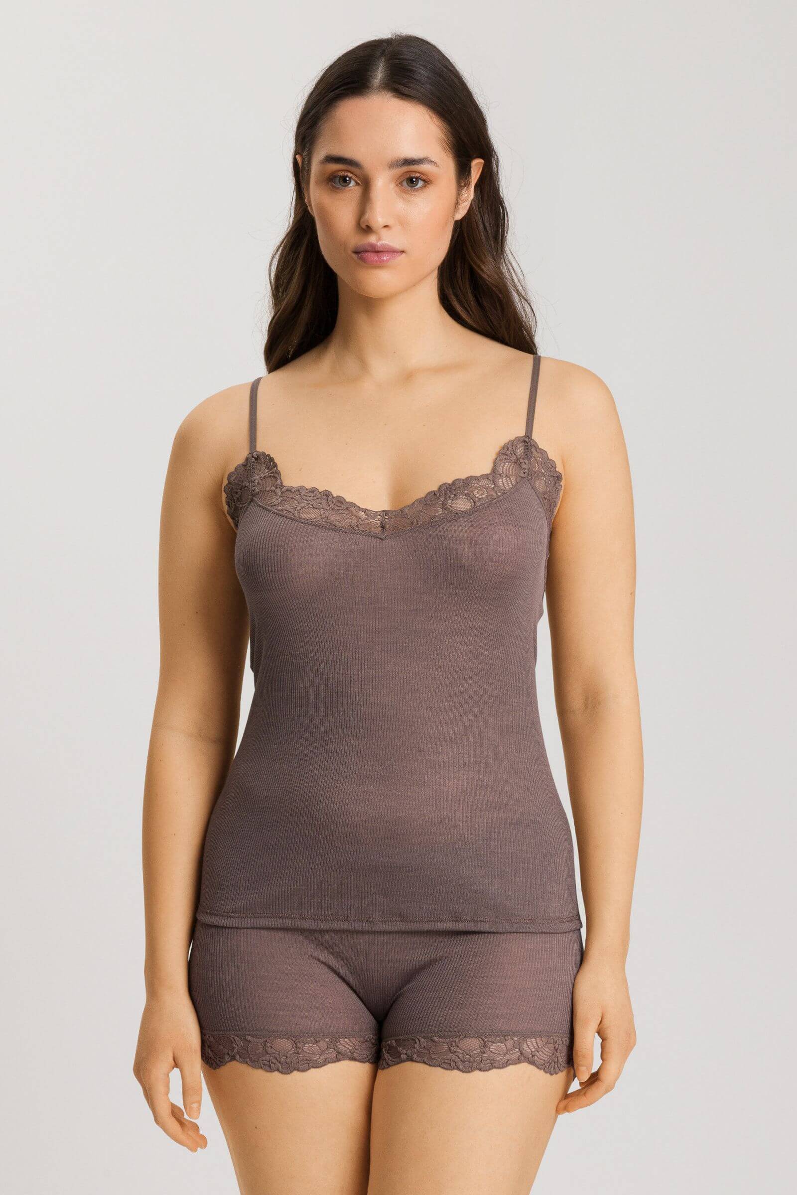 Термомайка из шерсти мериноса и шелка с цветочным кружевом. Цвет Коричневый (072756)