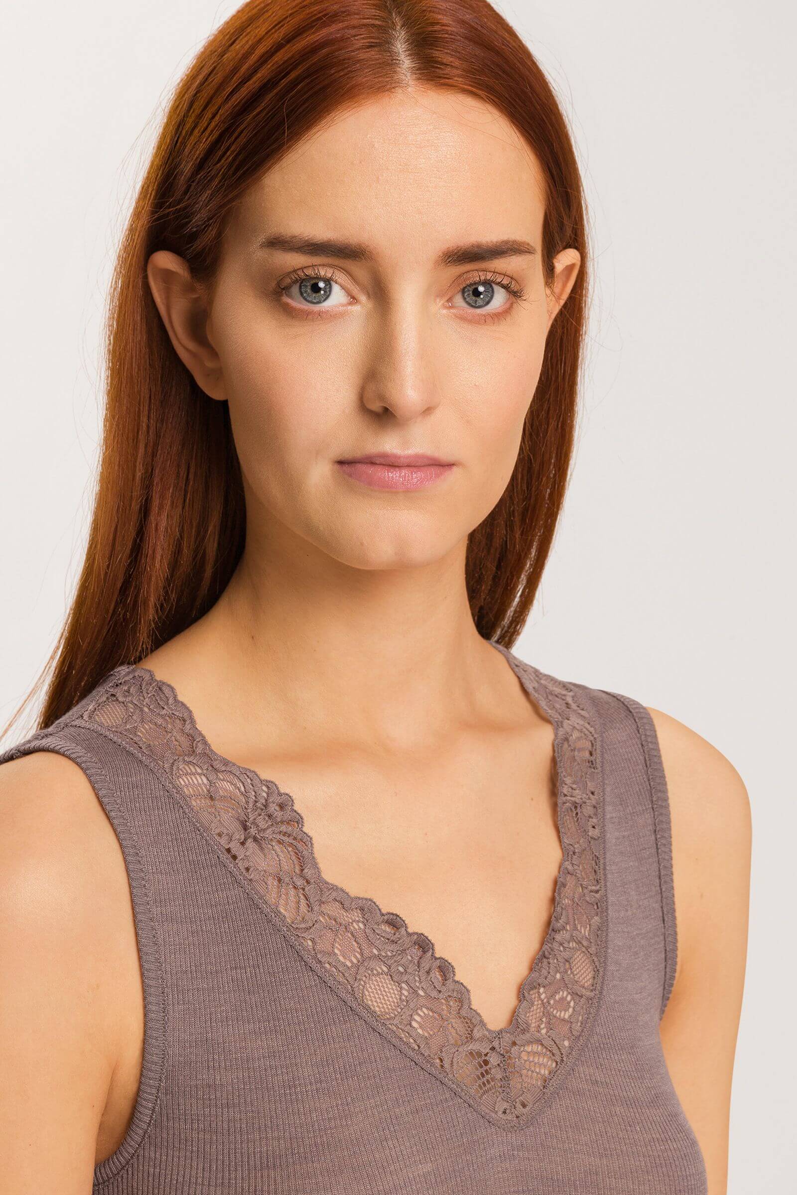 Термомайка из тонкой шерсти мериноса и шелка с кружевом. Цвет Коричневый (072756)