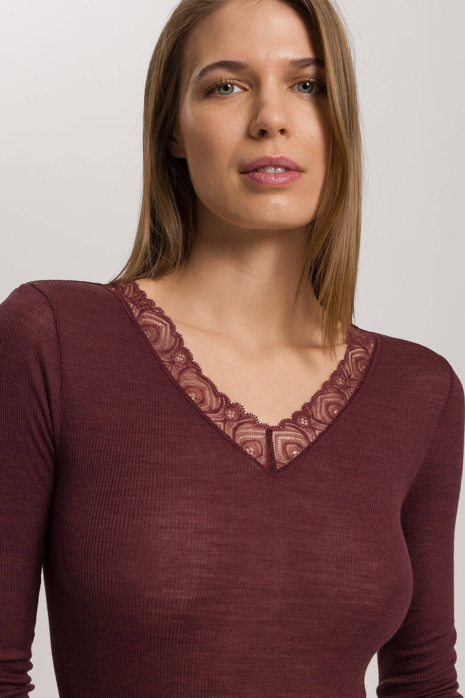 Термолонгслив из шерсти и шелка с кружевом. Цвет Бордовый (072421)