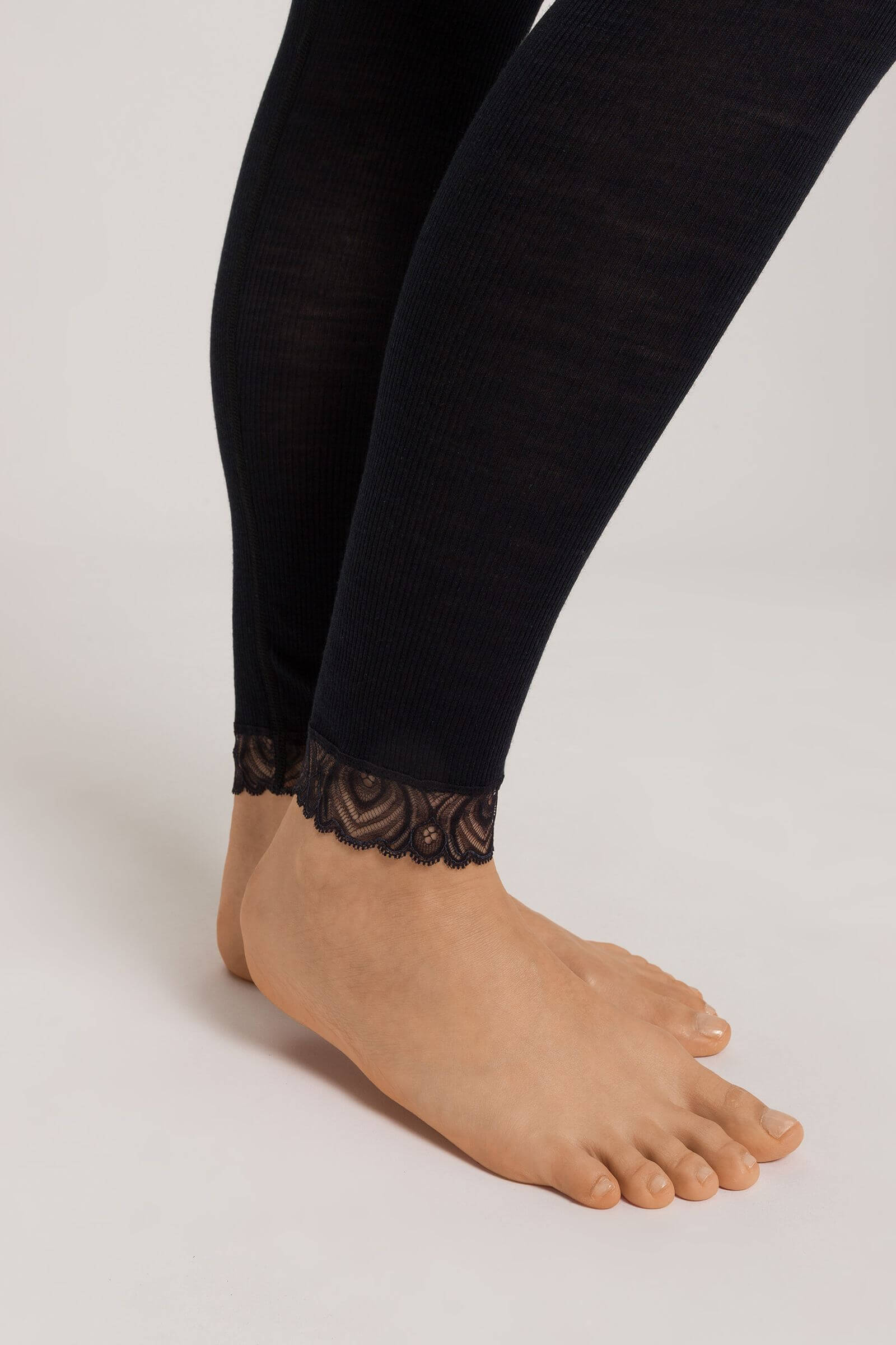 Термолегинсы из шерсти и шелка с кружевом. Цвет Черный (070019)