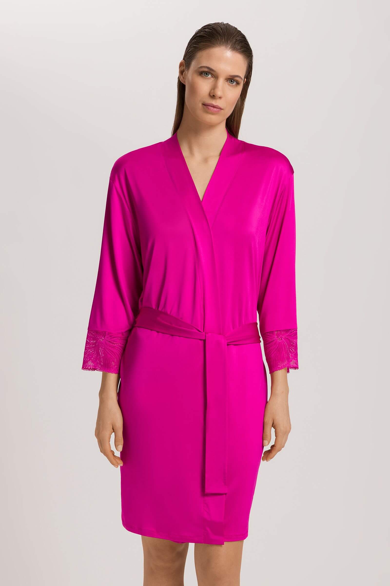 Халат из вискозы с кружевом. Цвет Фуксия (071370)