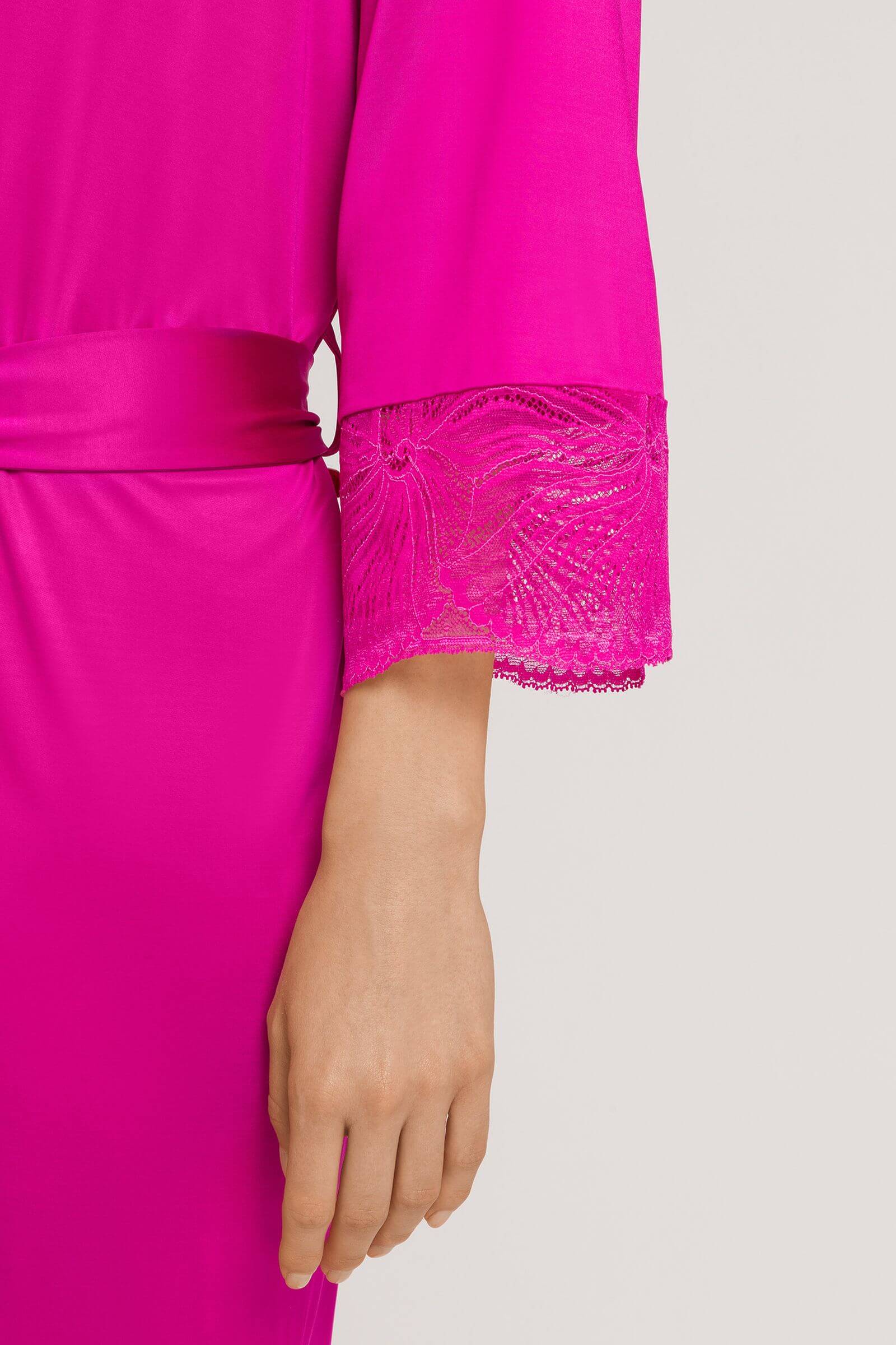 Халат из вискозы с кружевом. Цвет Фуксия (071370)