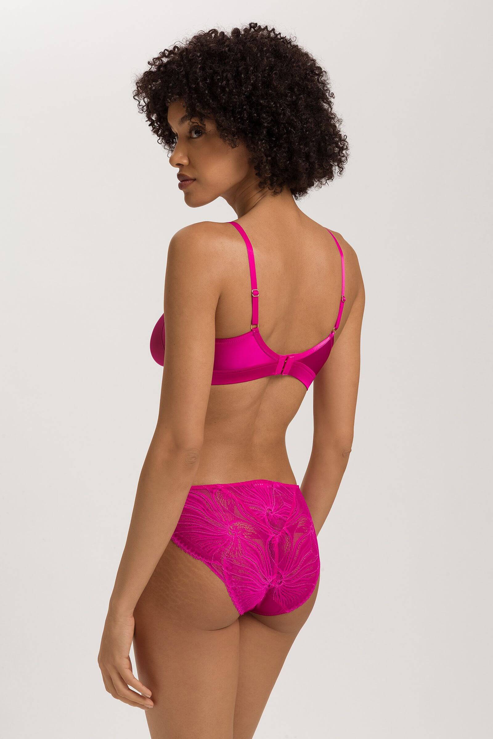 Бюстгальтер из вискозы с кружевом. Цвет Фуксия (071370)