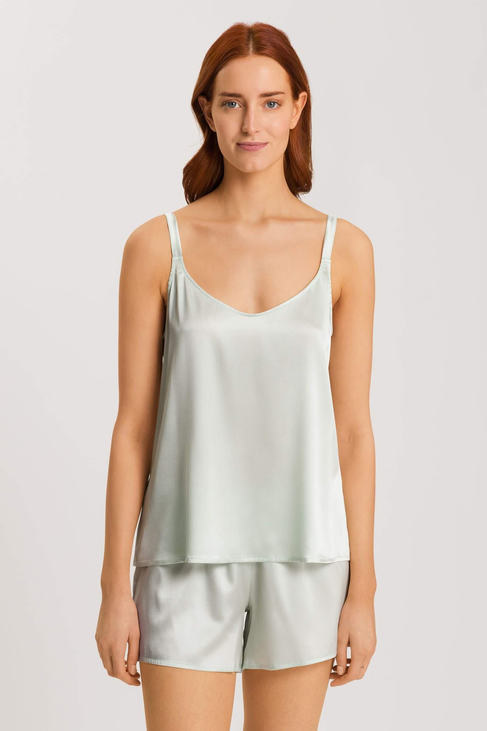 Топ на тонких бретелях. Цвет Зеленый (072737)