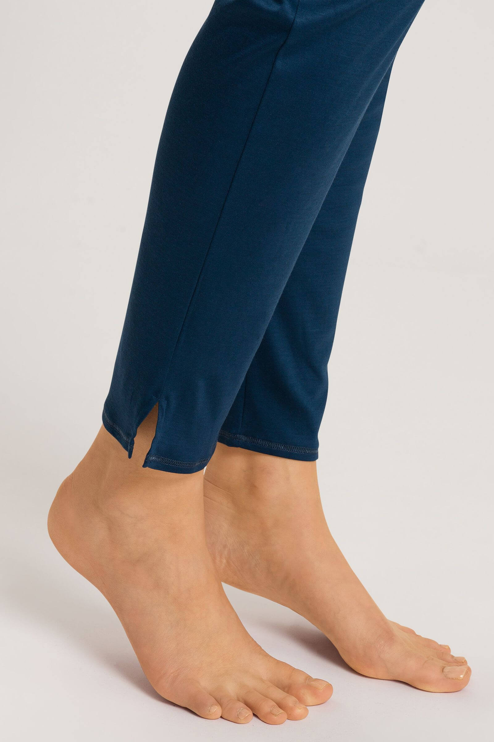 Брюки из микромодала и шелка с разрезами снизу. Цвет Синий (071652)