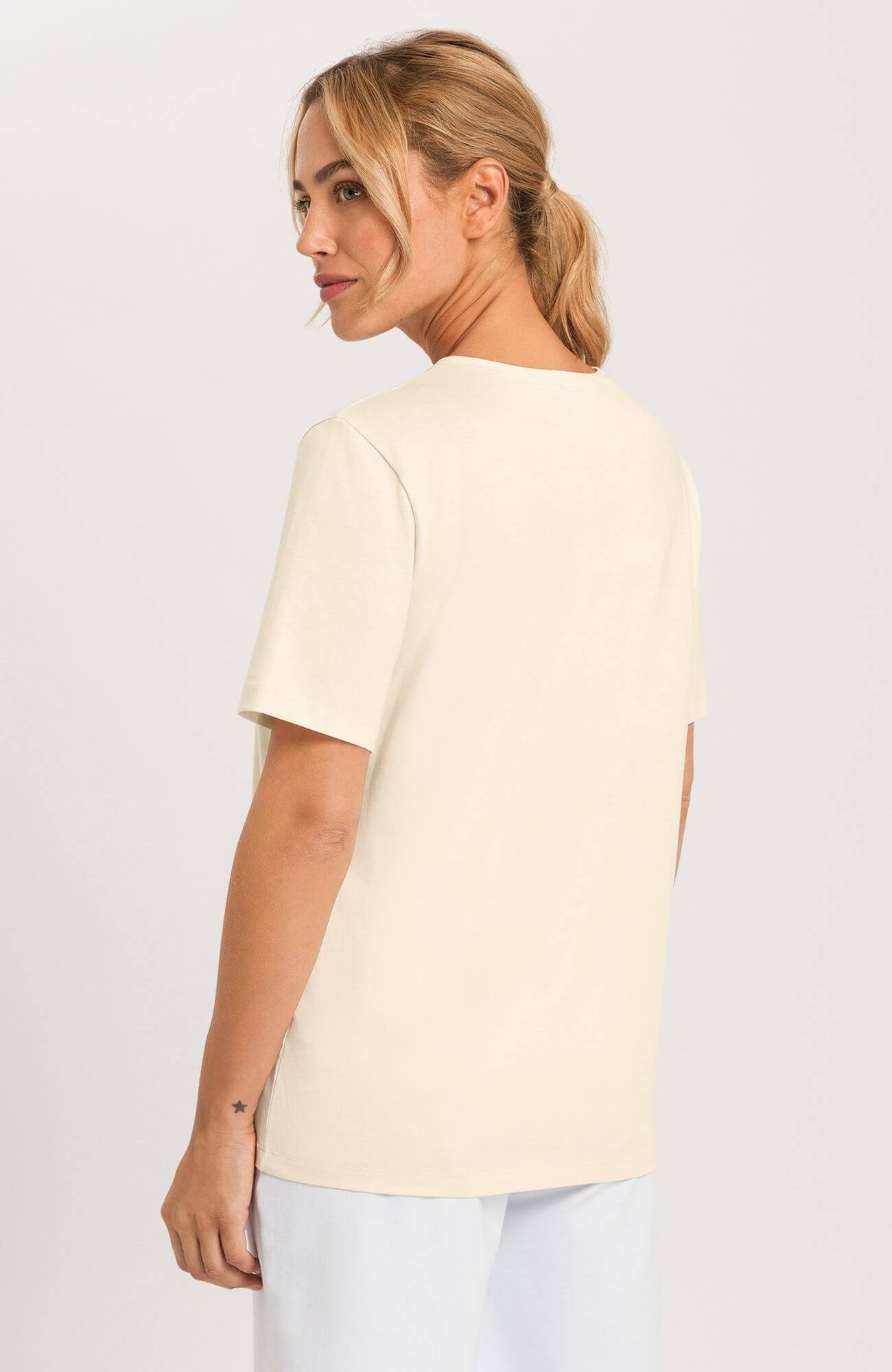 Футболка с круглым вырезом. Цвет Кремовый (071200)