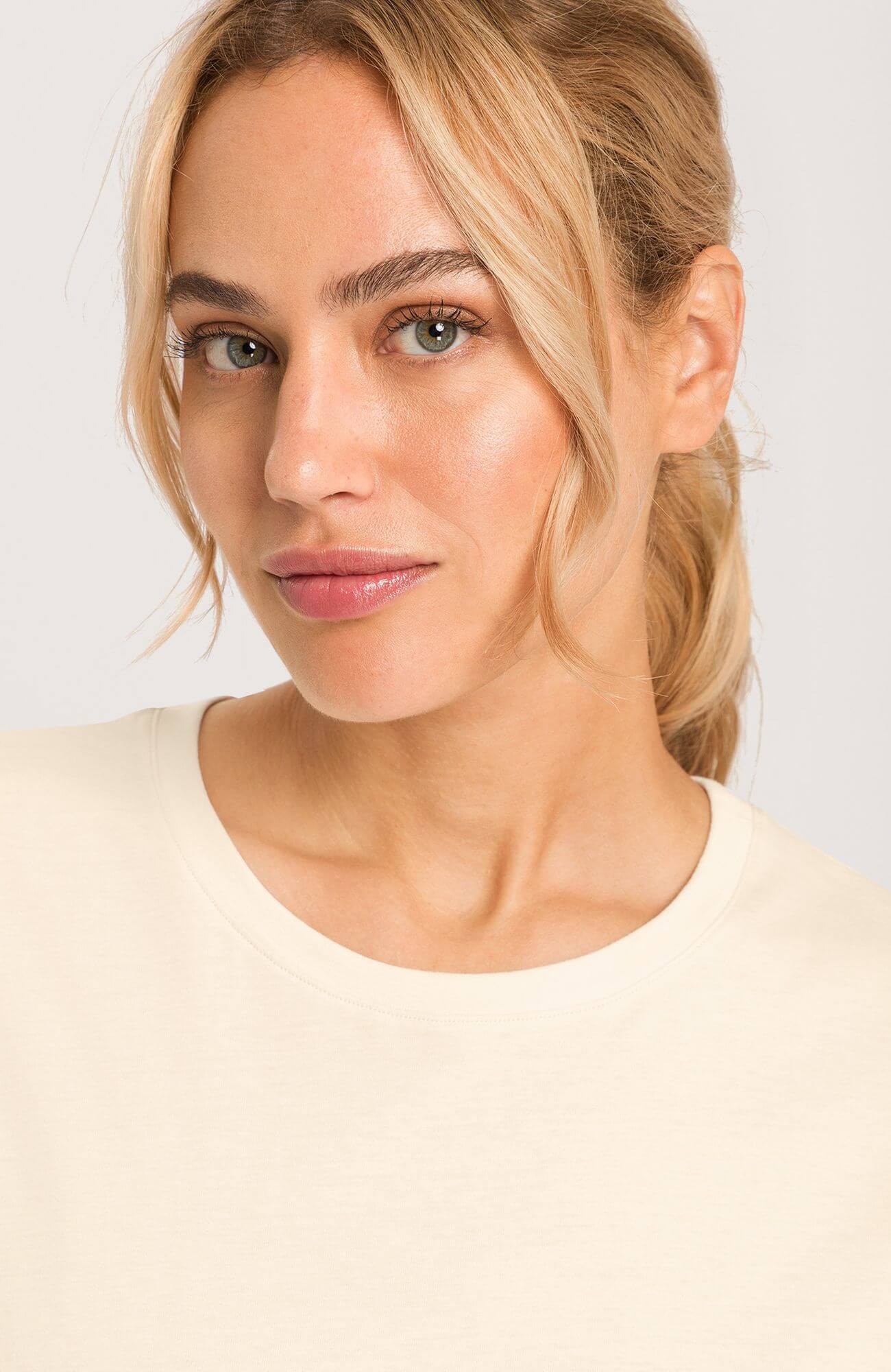 Футболка с круглым вырезом. Цвет Кремовый (071200)