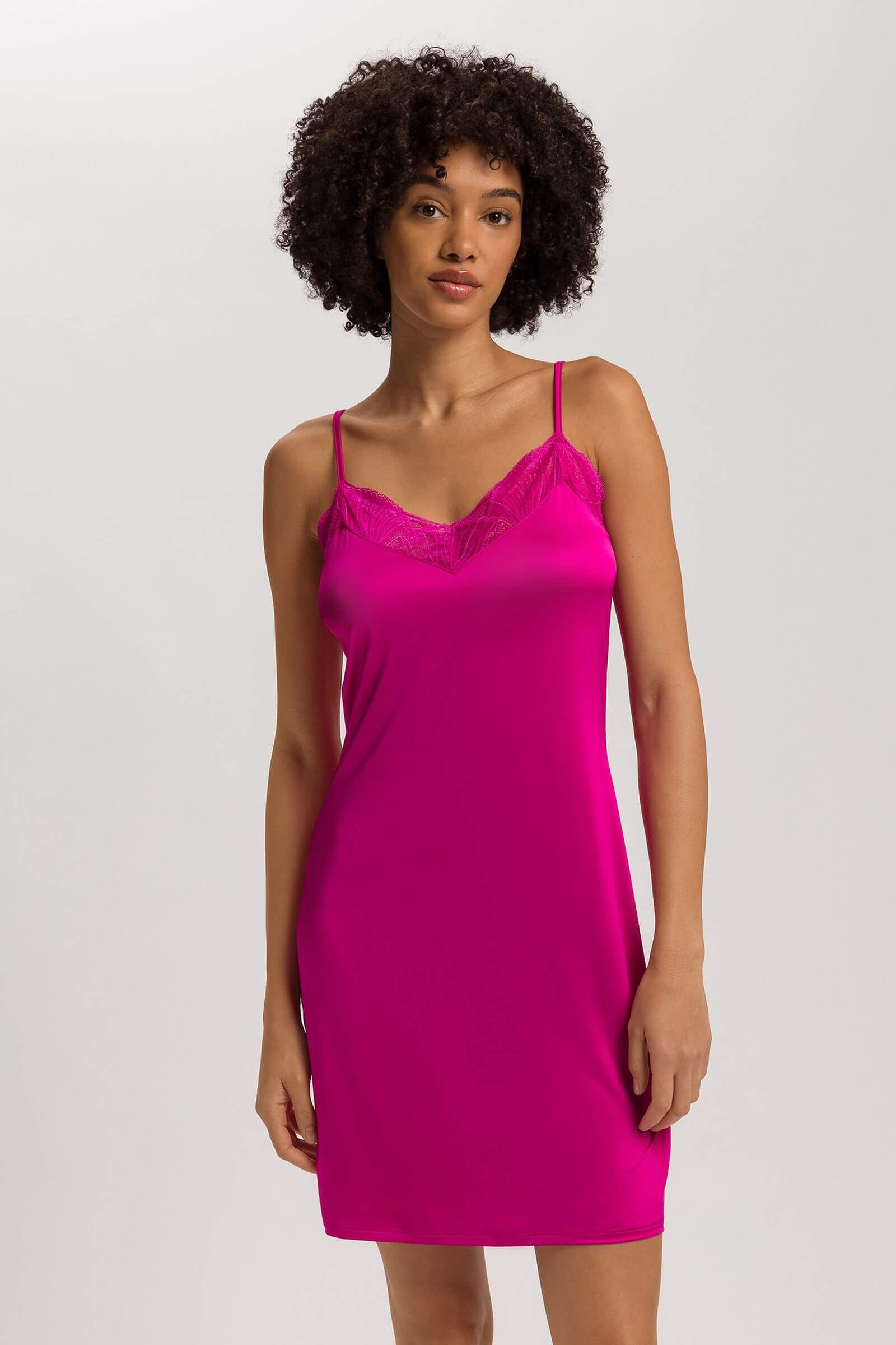 Комбинация из вискозы с кружевом. Цвет Фуксия (071370)