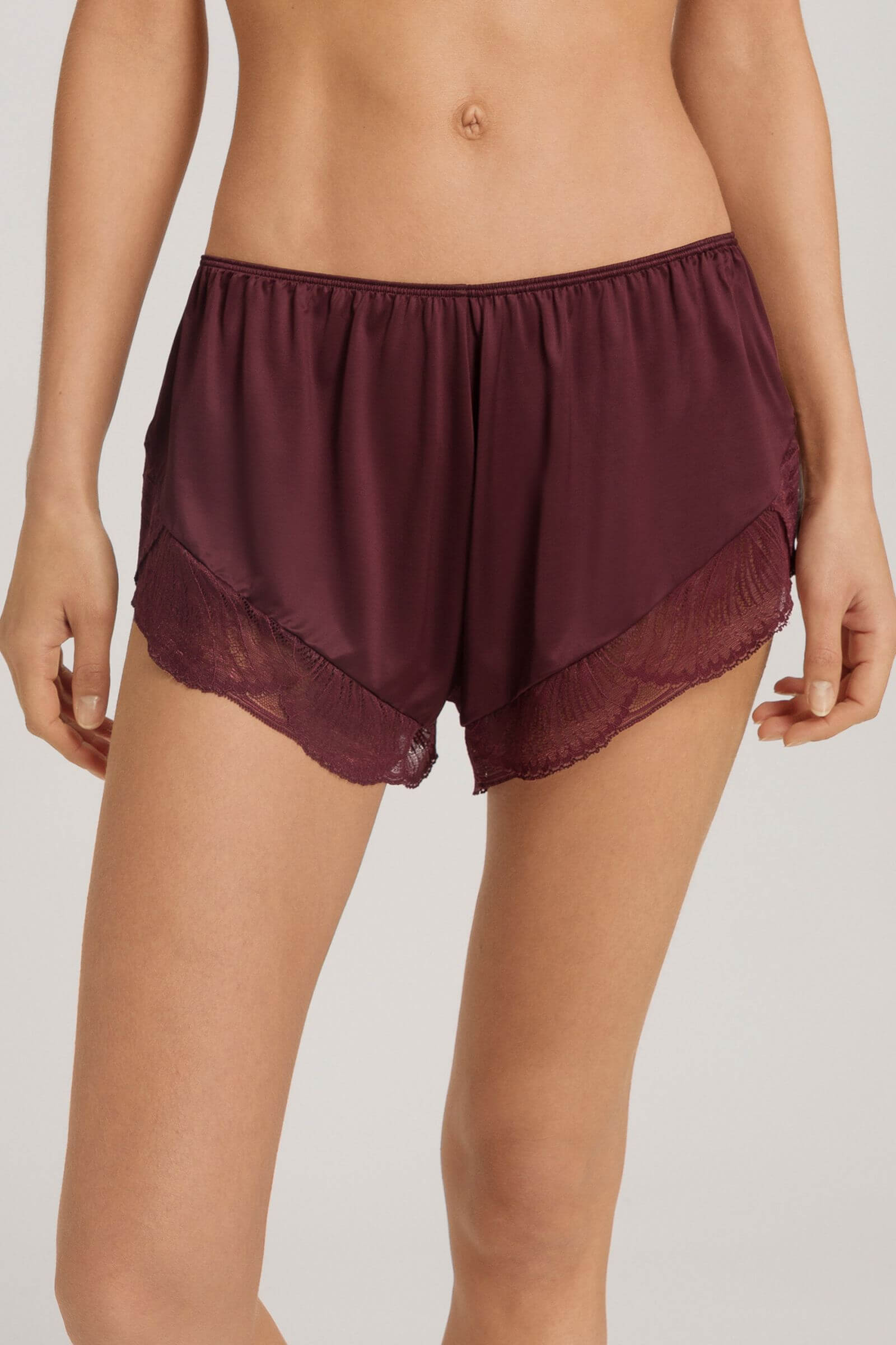 Шорты из вискозы с кружевом