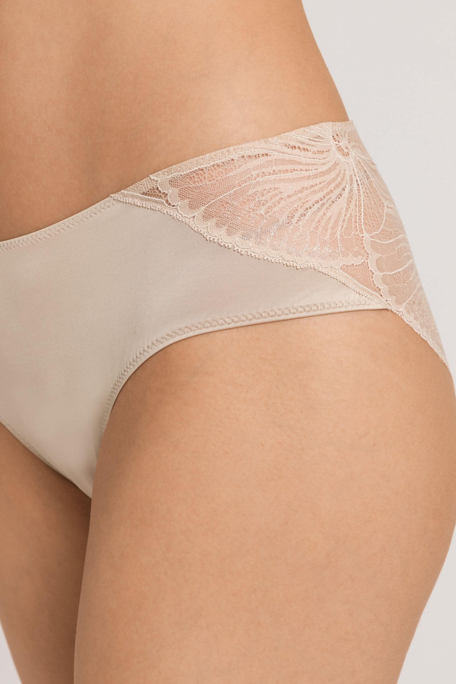 Трусы хипстеры из вискозы с кружевом. Цвет Бежевый (072216)