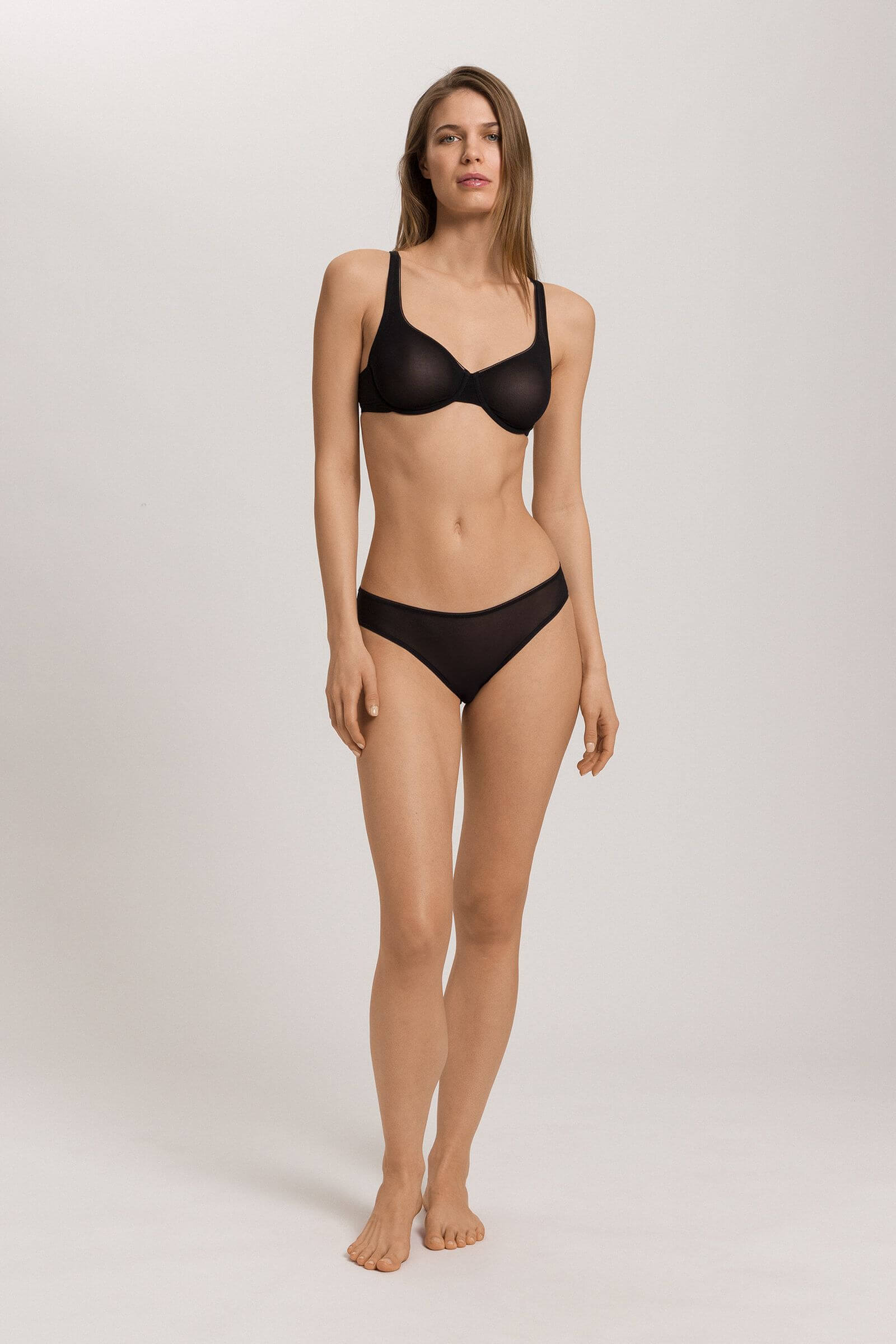 Бесшовные трусы слипы с заниженной посадкой. Цвет Черный (070019)